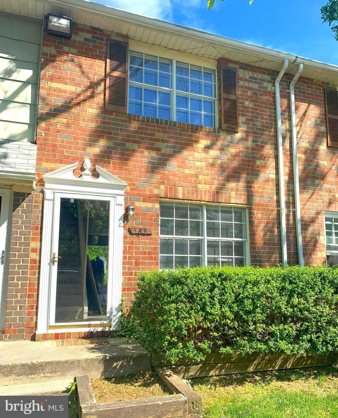 SUSSEX SQUARE CONDO - Residential Lease