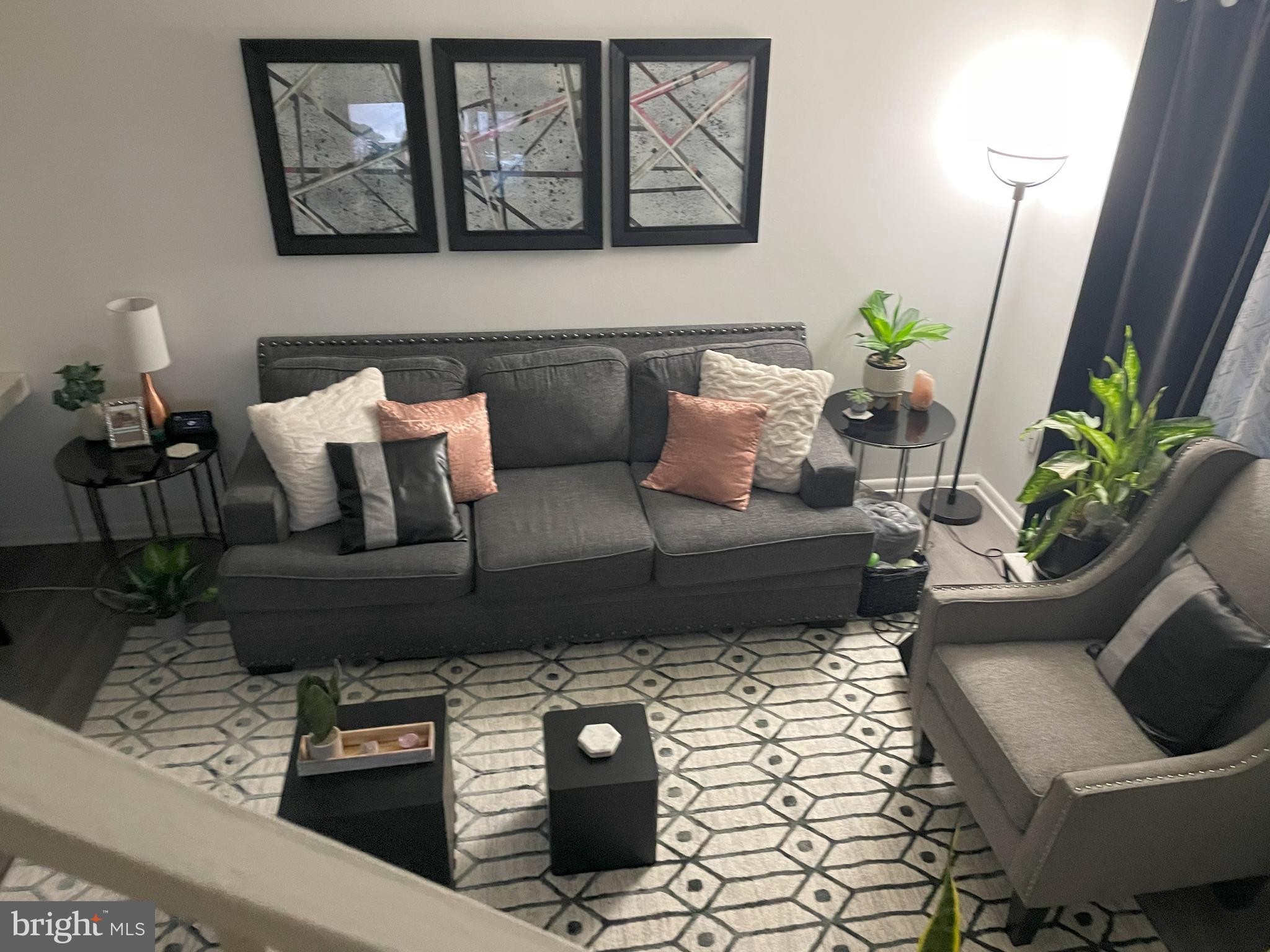 SUSSEX SQUARE CONDO - Residential Lease