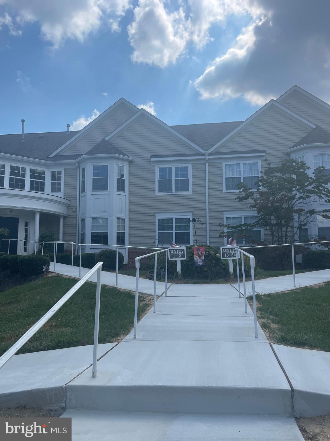 BAYLAND CONDO - Residential