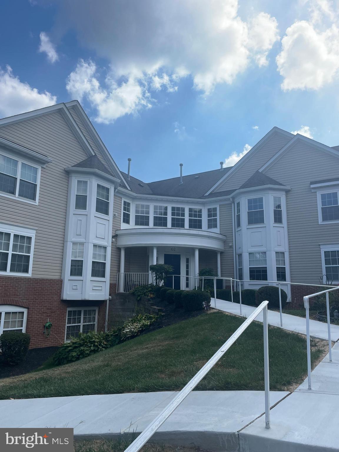 BAYLAND CONDO - Residential