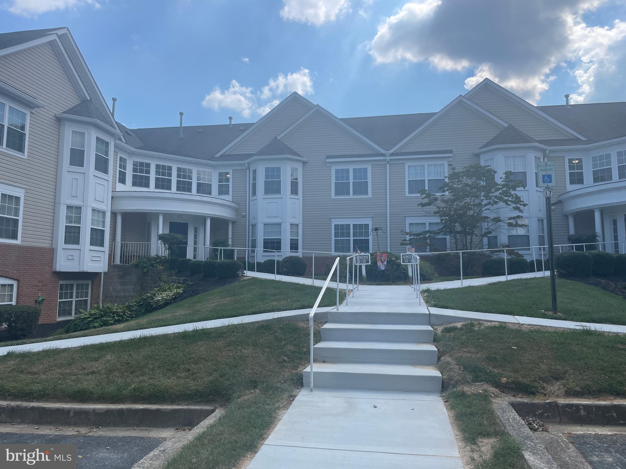 BAYLAND CONDO - Residential