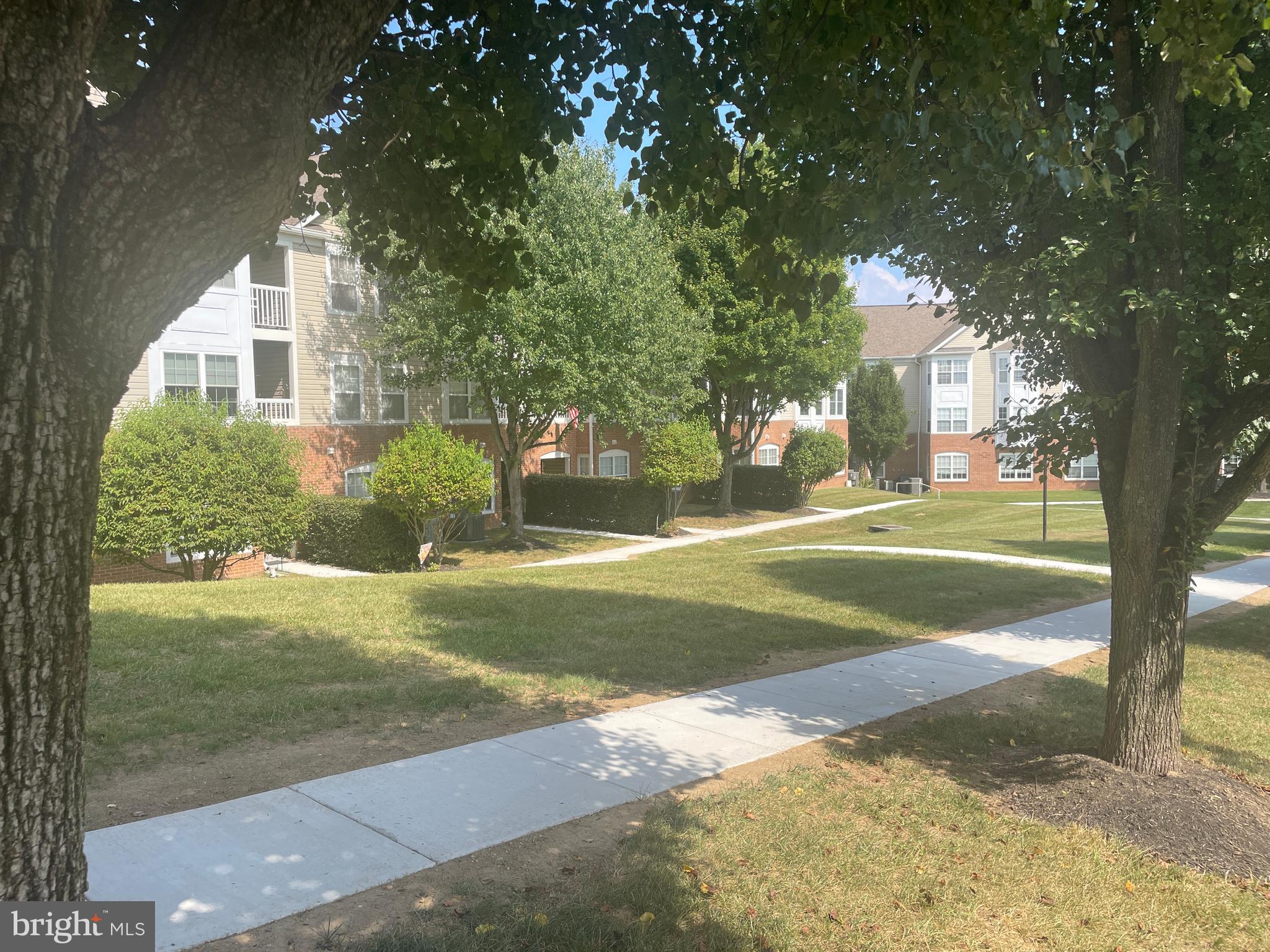 BAYLAND CONDO - Residential