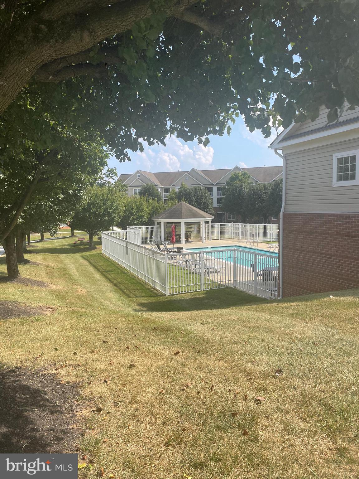 BAYLAND CONDO - Residential