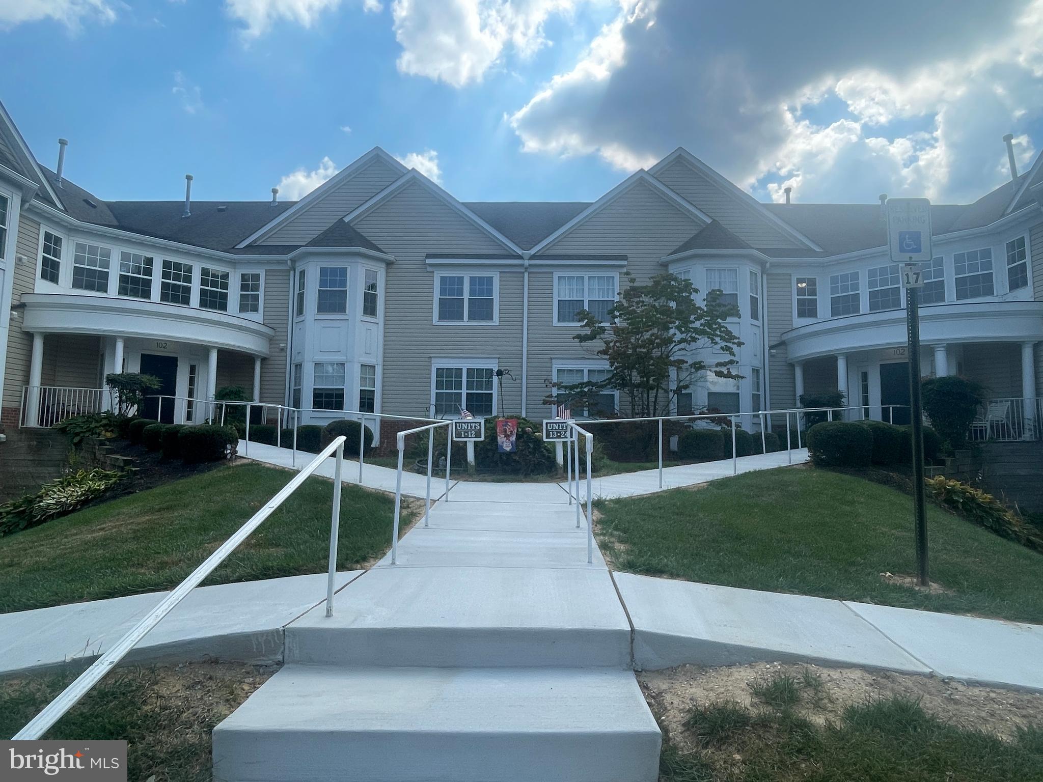 BAYLAND CONDO - Residential