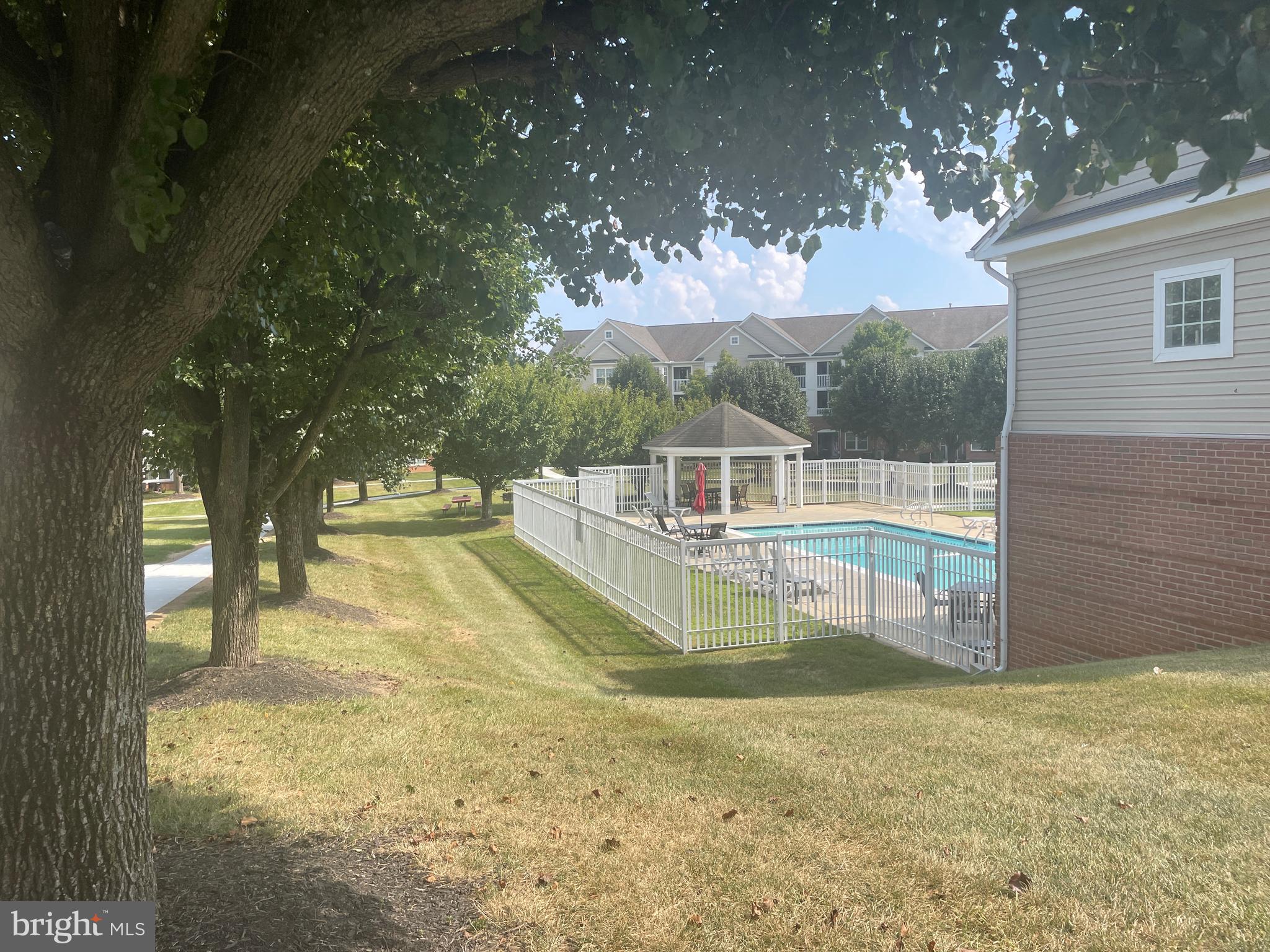 BAYLAND CONDO - Residential