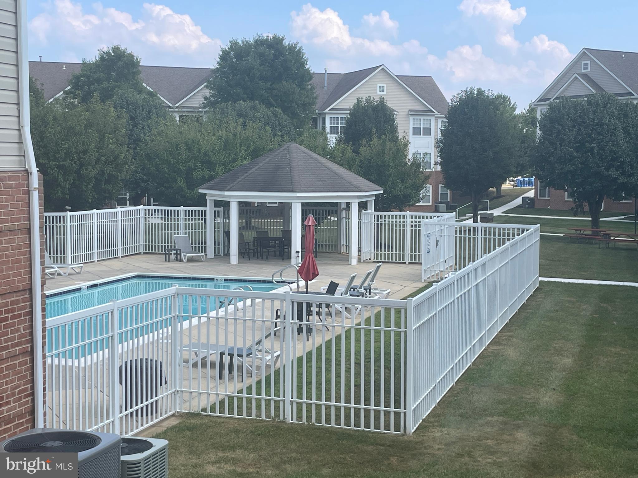 BAYLAND CONDO - Residential