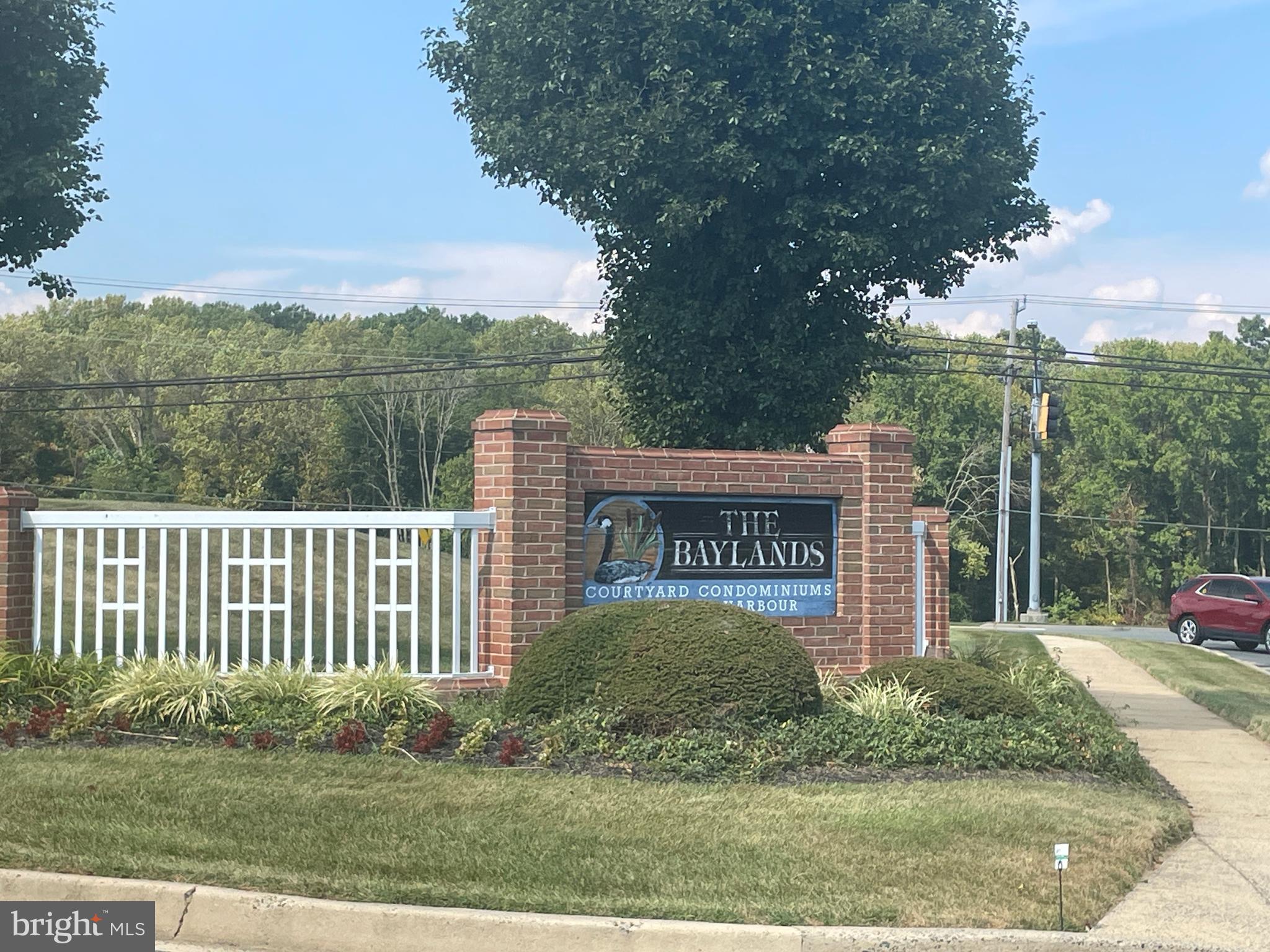 BAYLAND CONDO - Residential