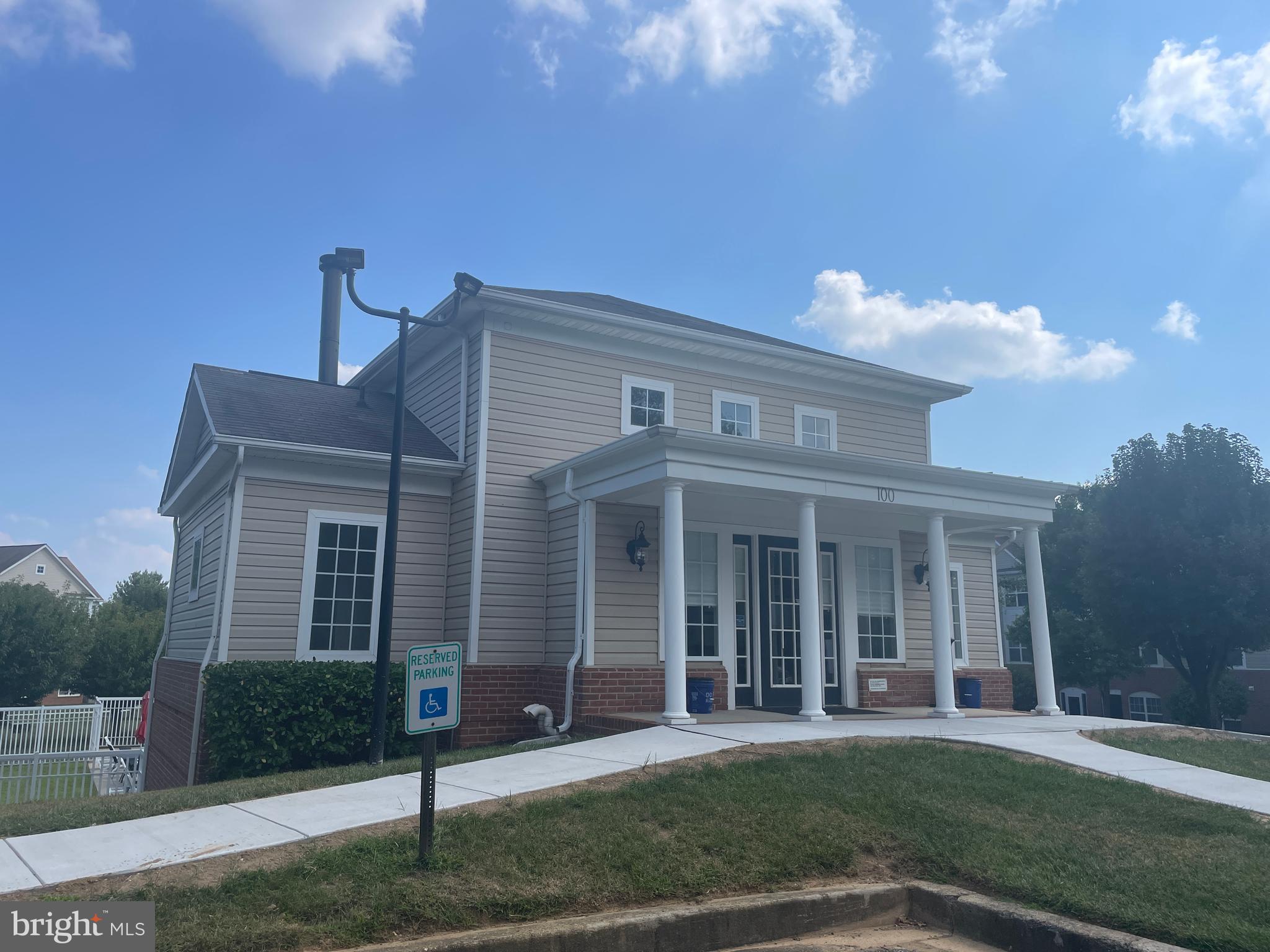 BAYLAND CONDO - Residential