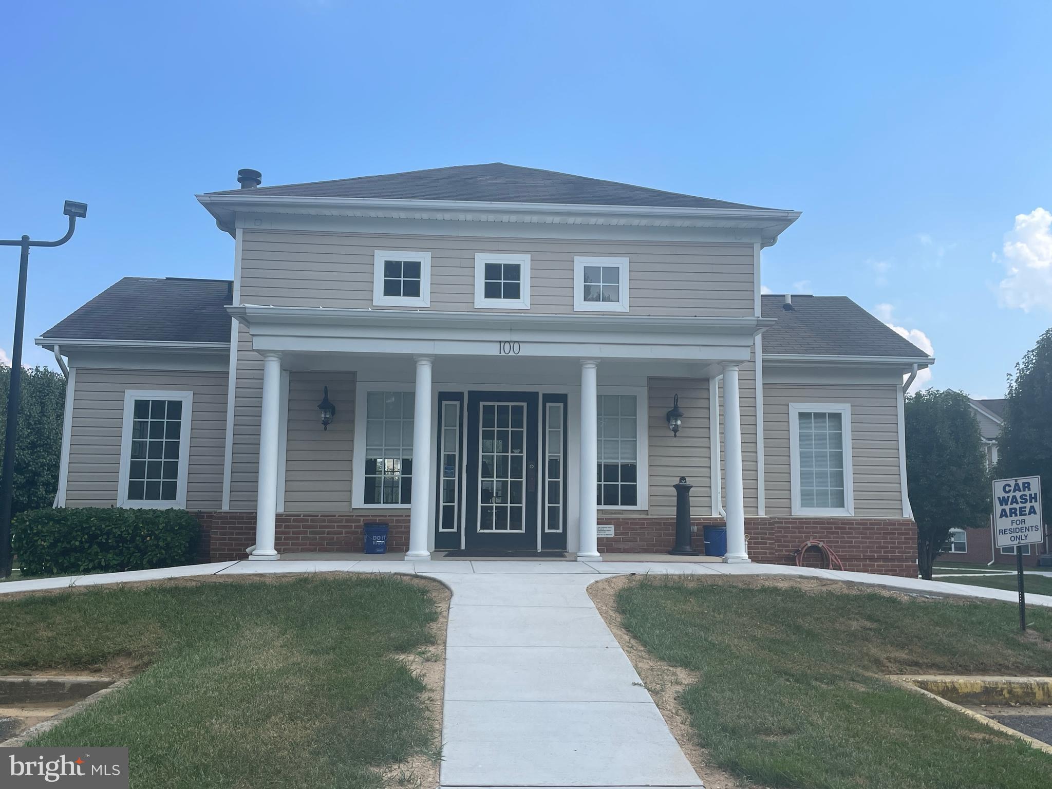 BAYLAND CONDO - Residential