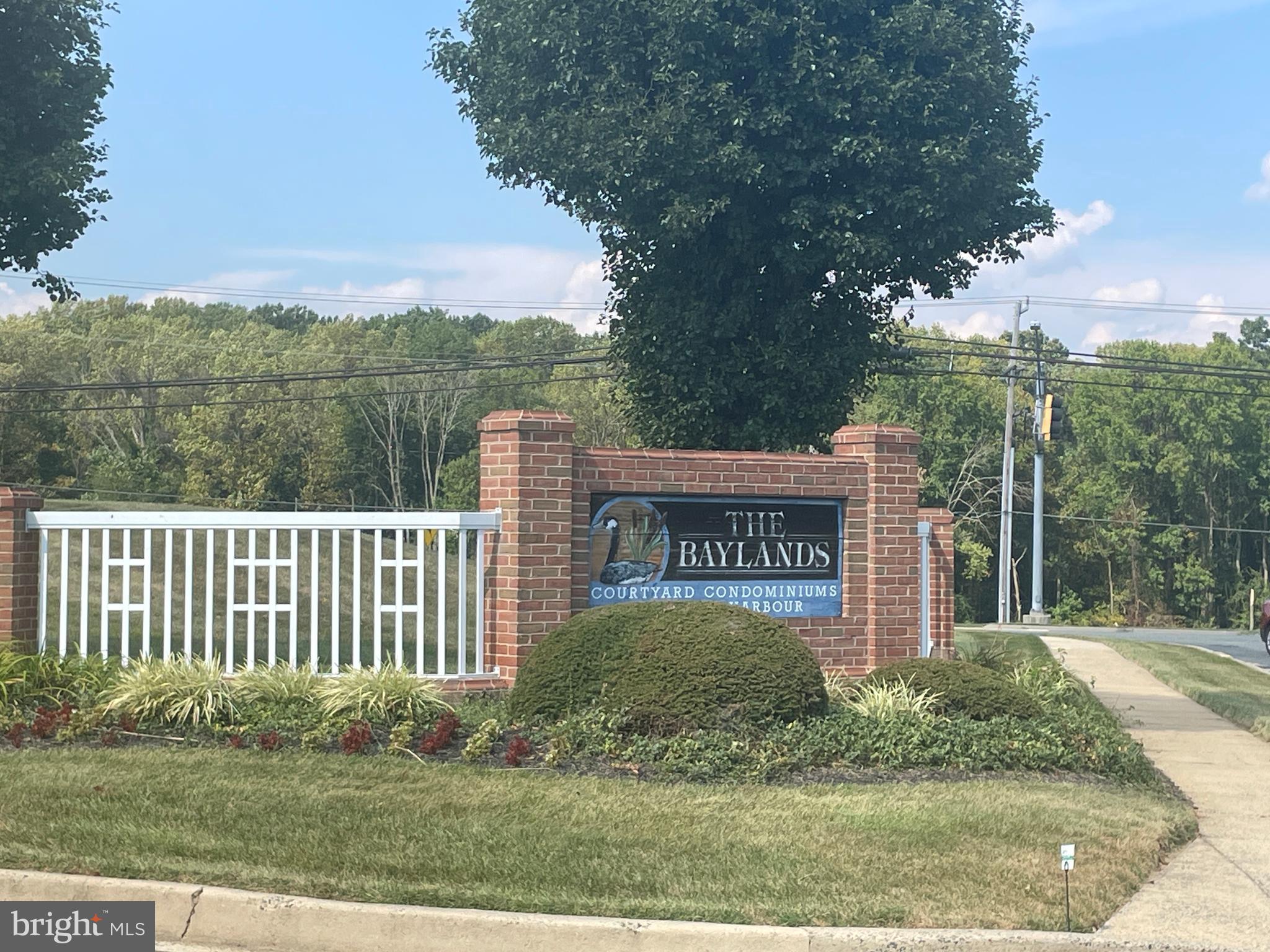 BAYLAND CONDO - Residential