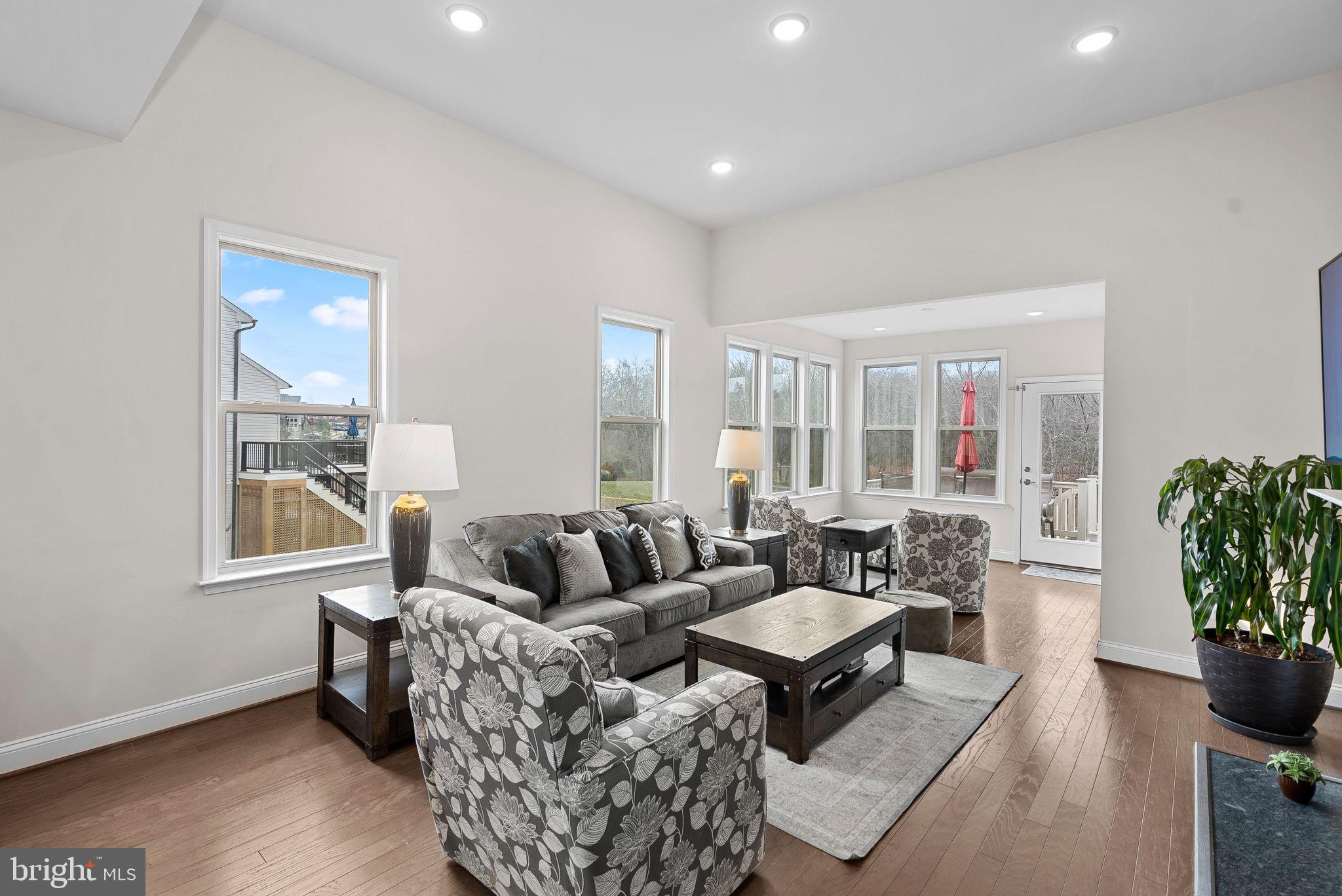 LEXINGTON 7 - Residential