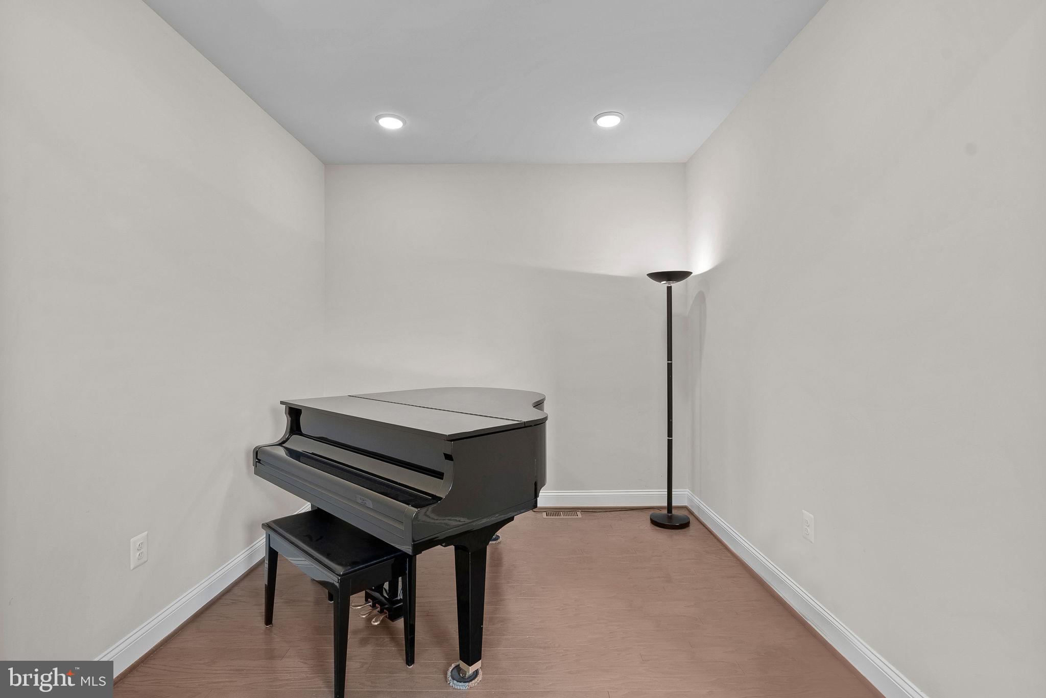 LEXINGTON 7 - Residential