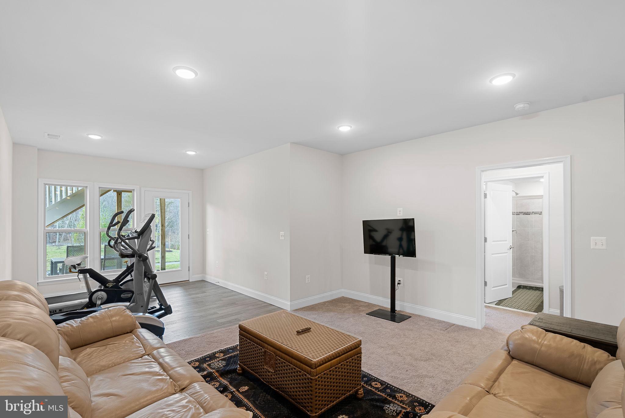 LEXINGTON 7 - Residential