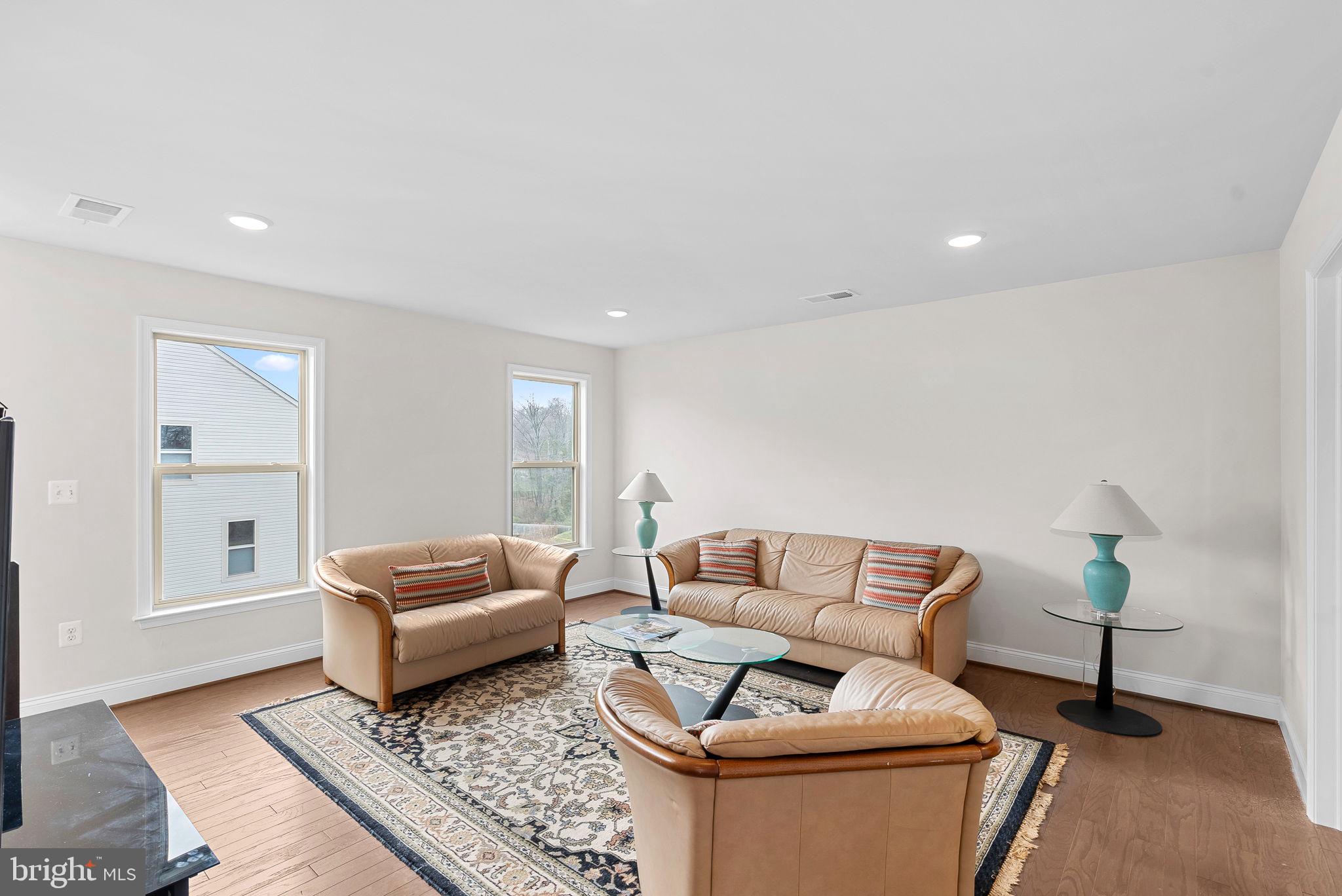 LEXINGTON 7 - Residential