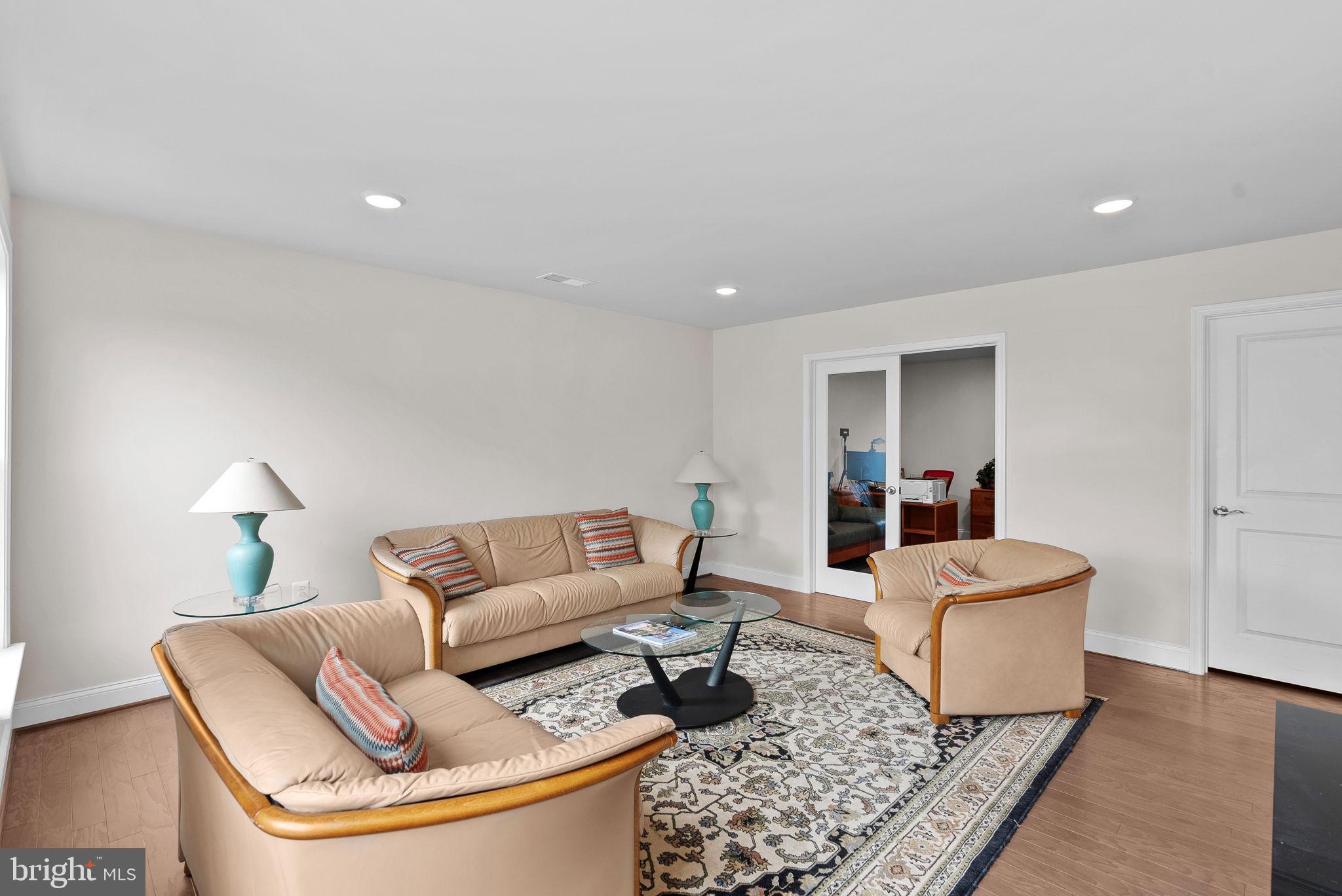 LEXINGTON 7 - Residential