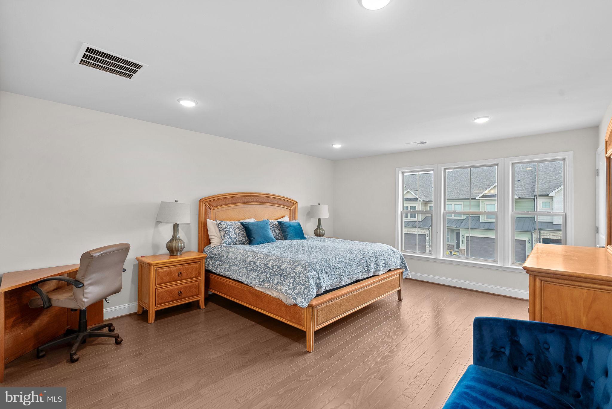 LEXINGTON 7 - Residential