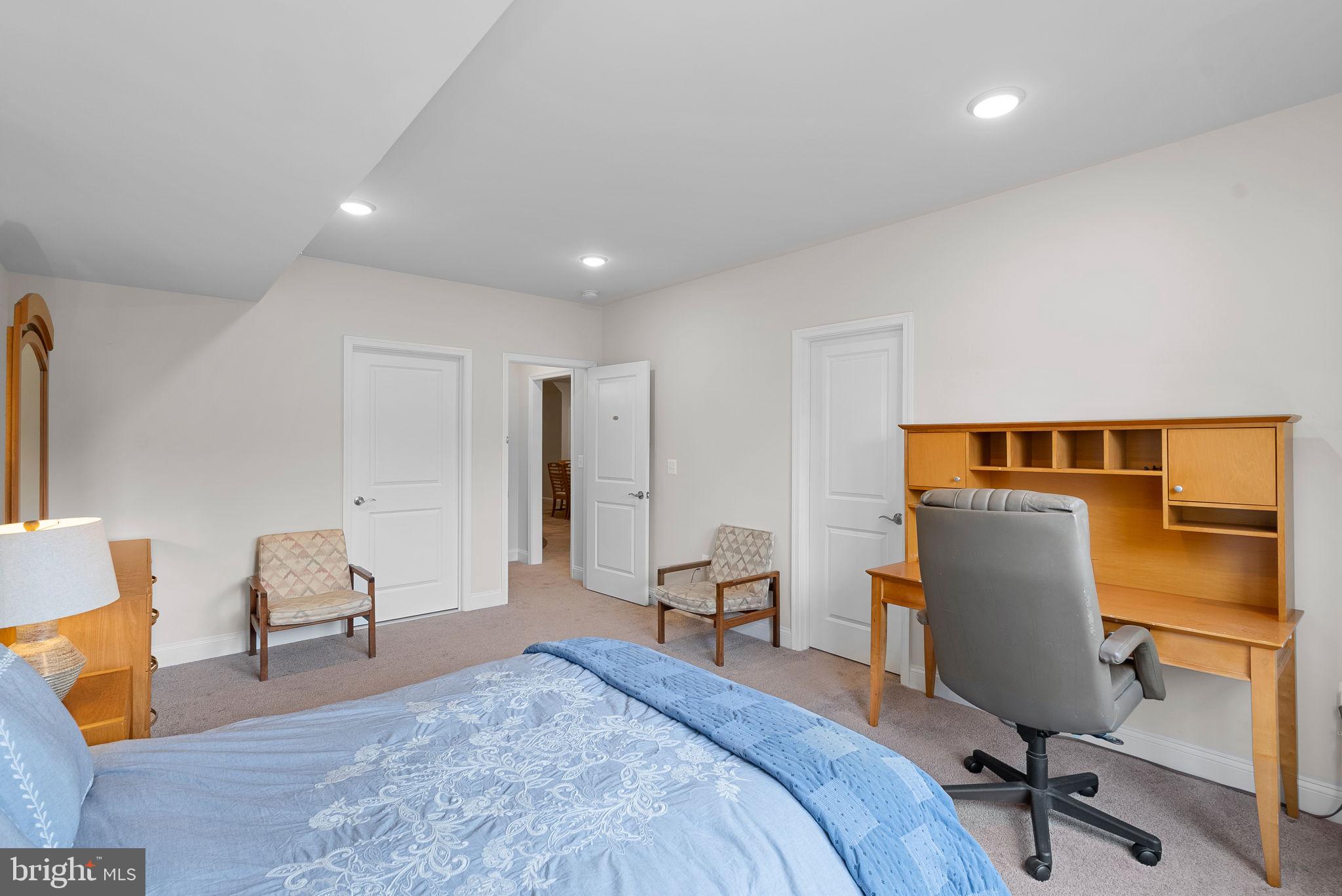 LEXINGTON 7 - Residential