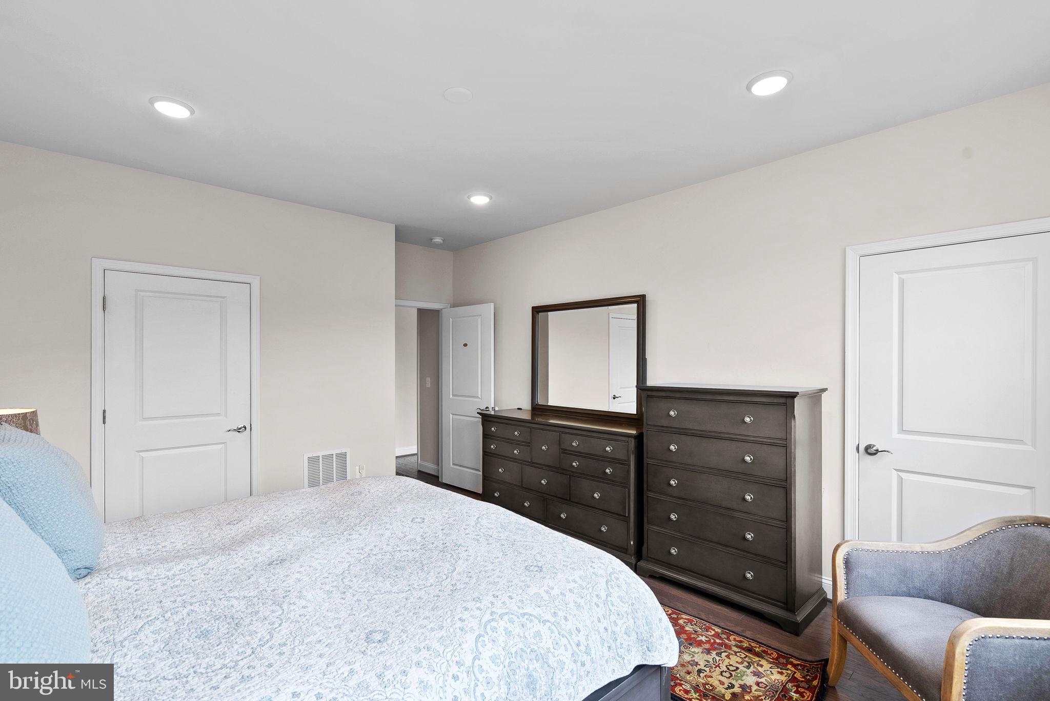 LEXINGTON 7 - Residential