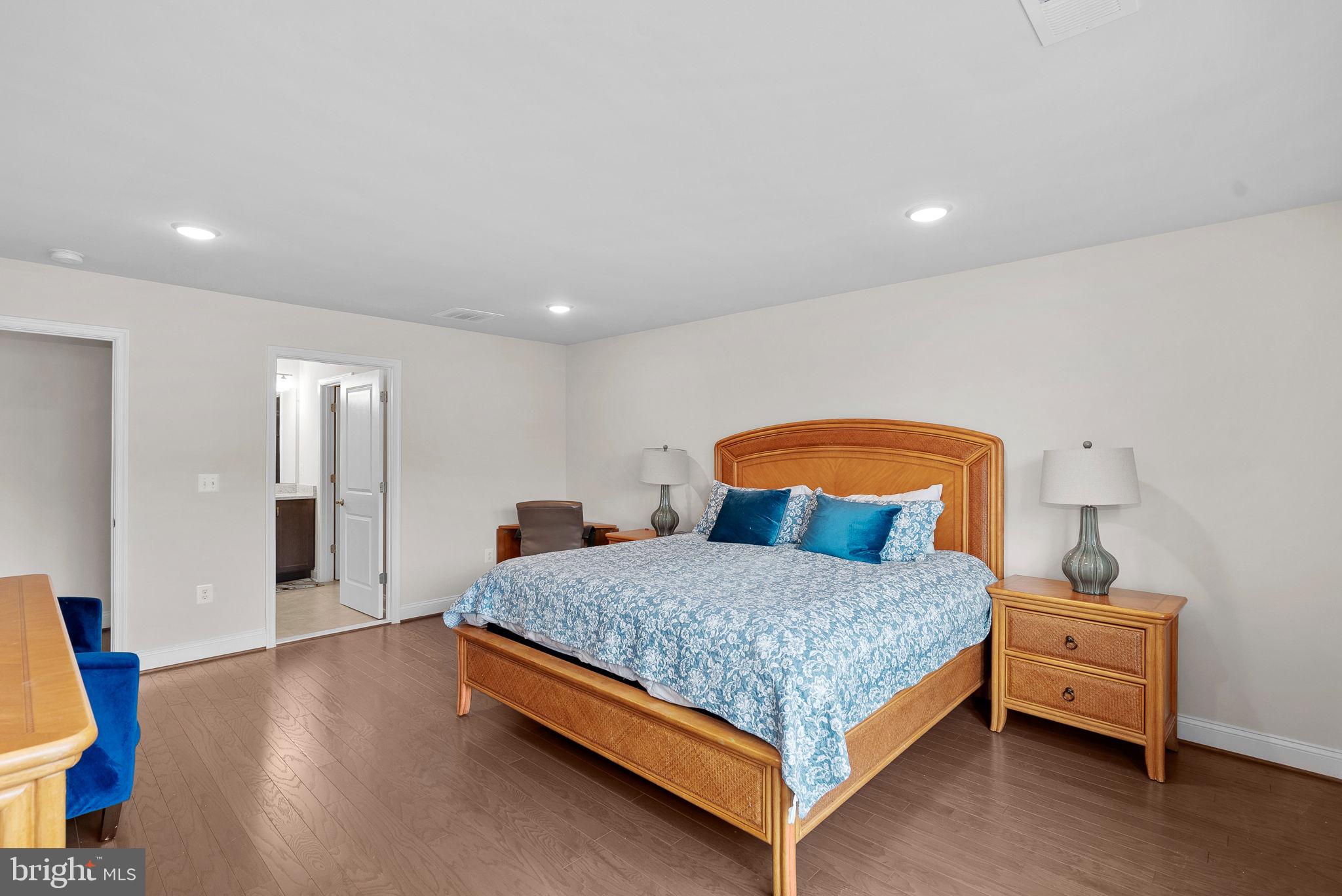 LEXINGTON 7 - Residential