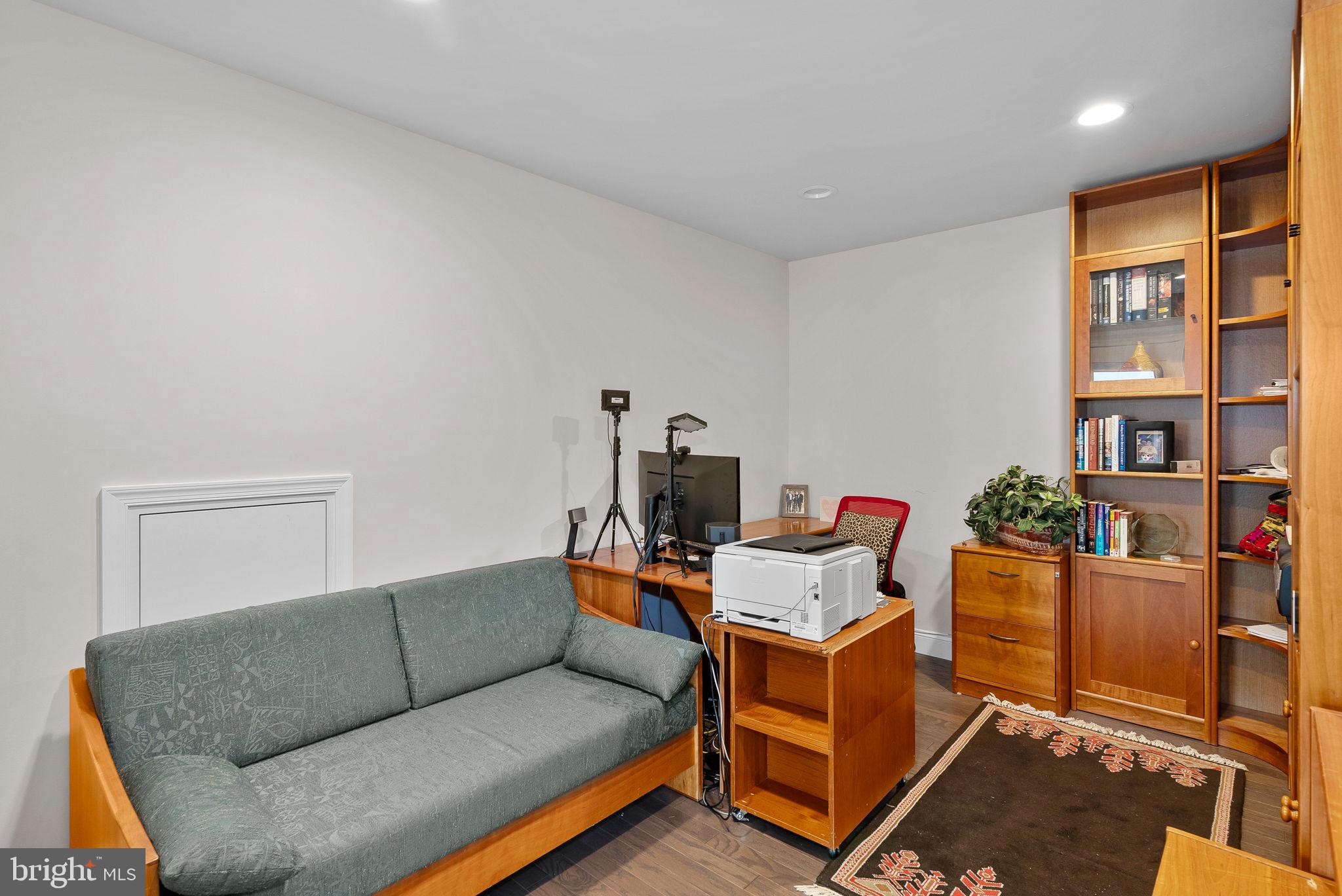 LEXINGTON 7 - Residential