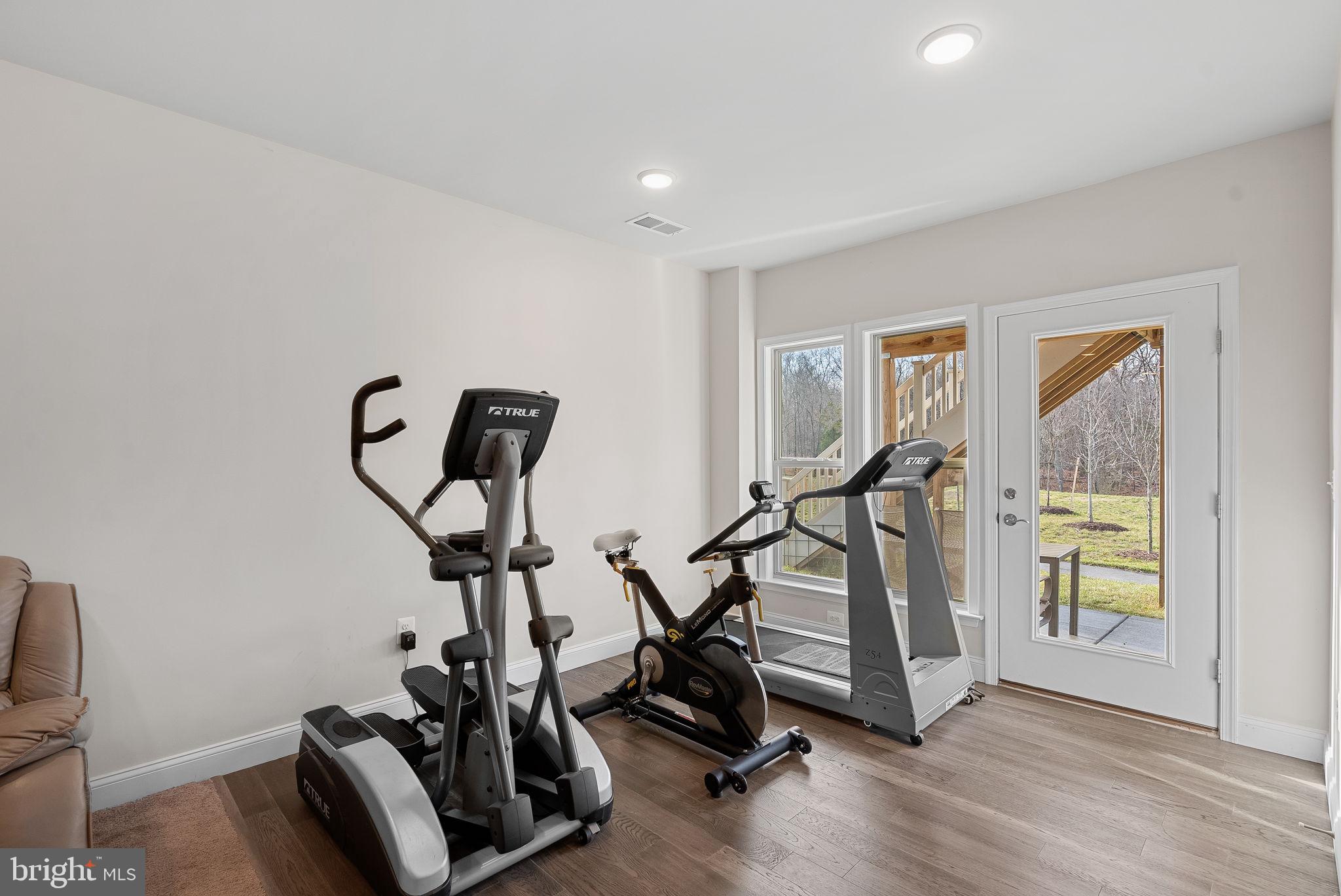 LEXINGTON 7 - Residential