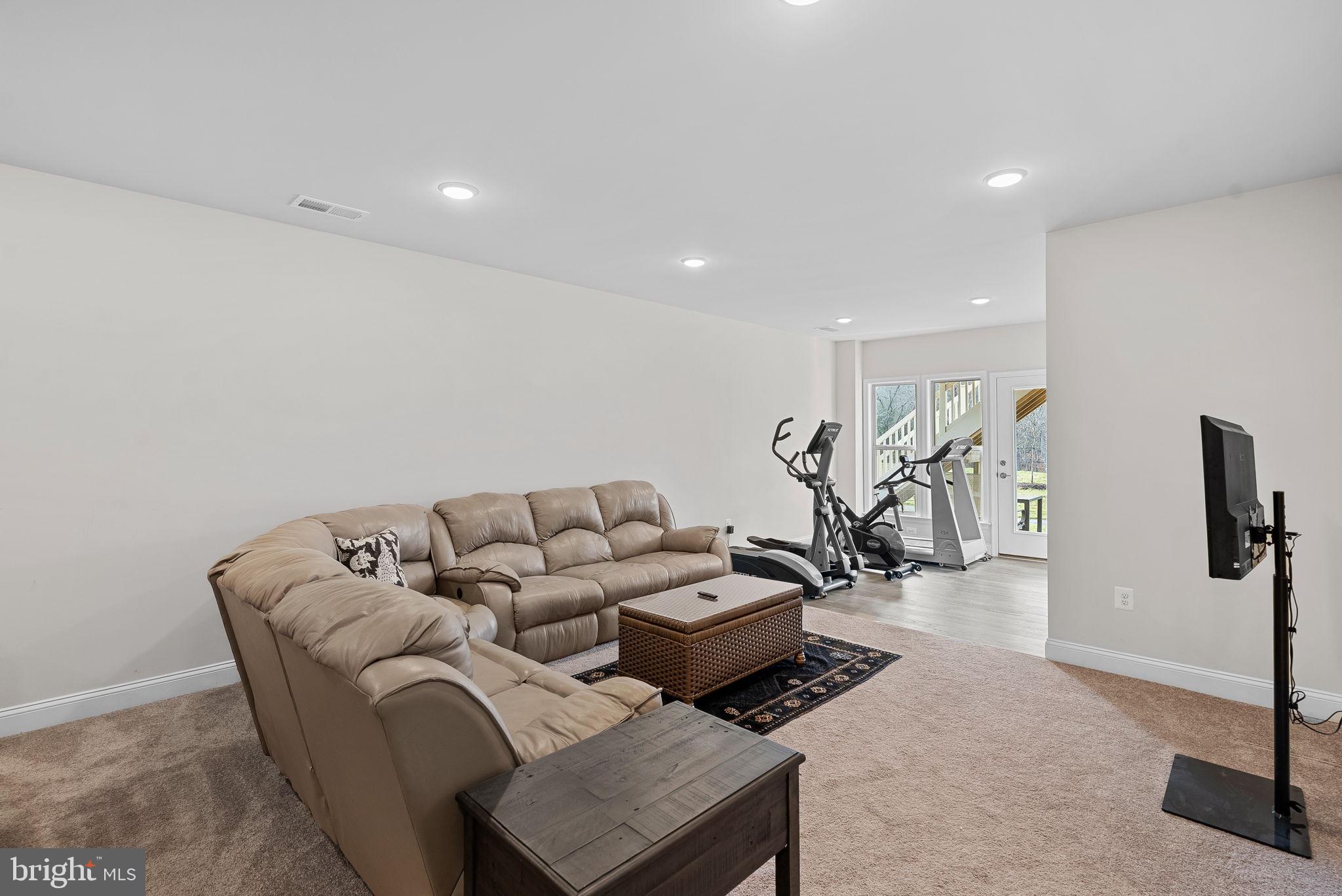 LEXINGTON 7 - Residential