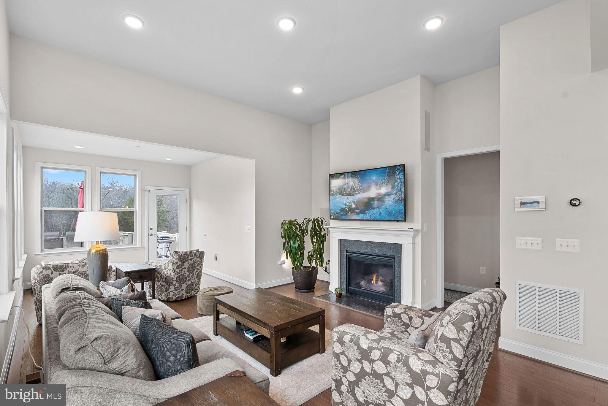 LEXINGTON 7 - Residential