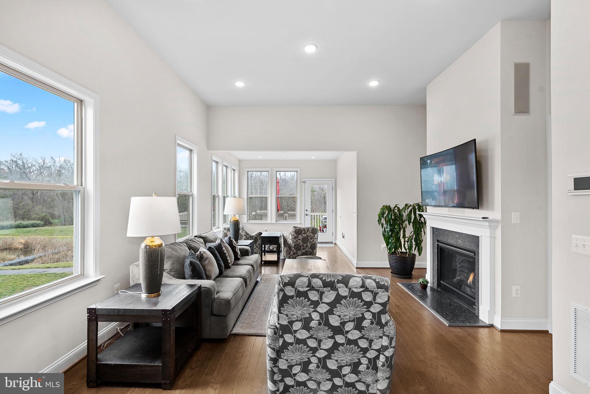 LEXINGTON 7 - Residential