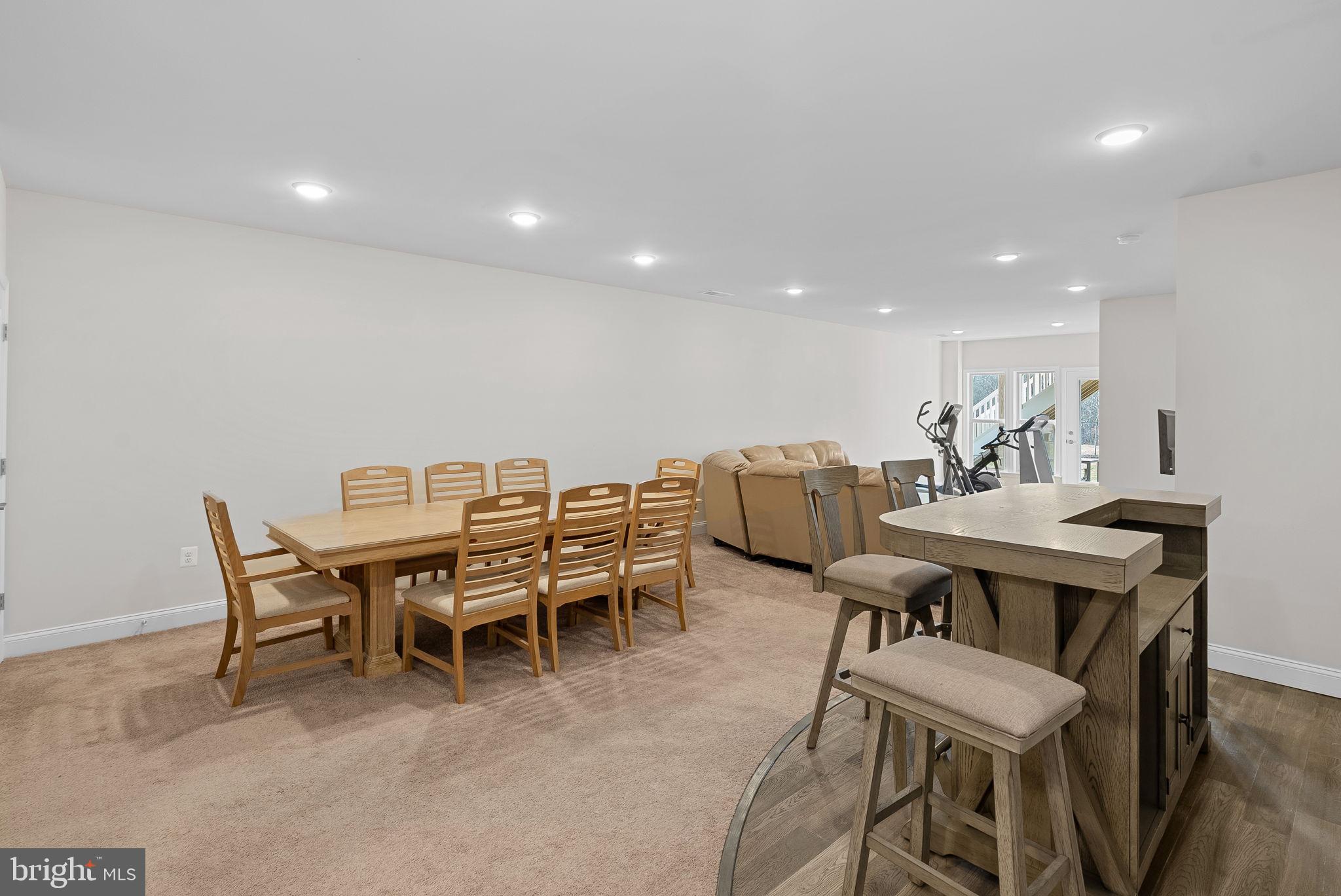 LEXINGTON 7 - Residential