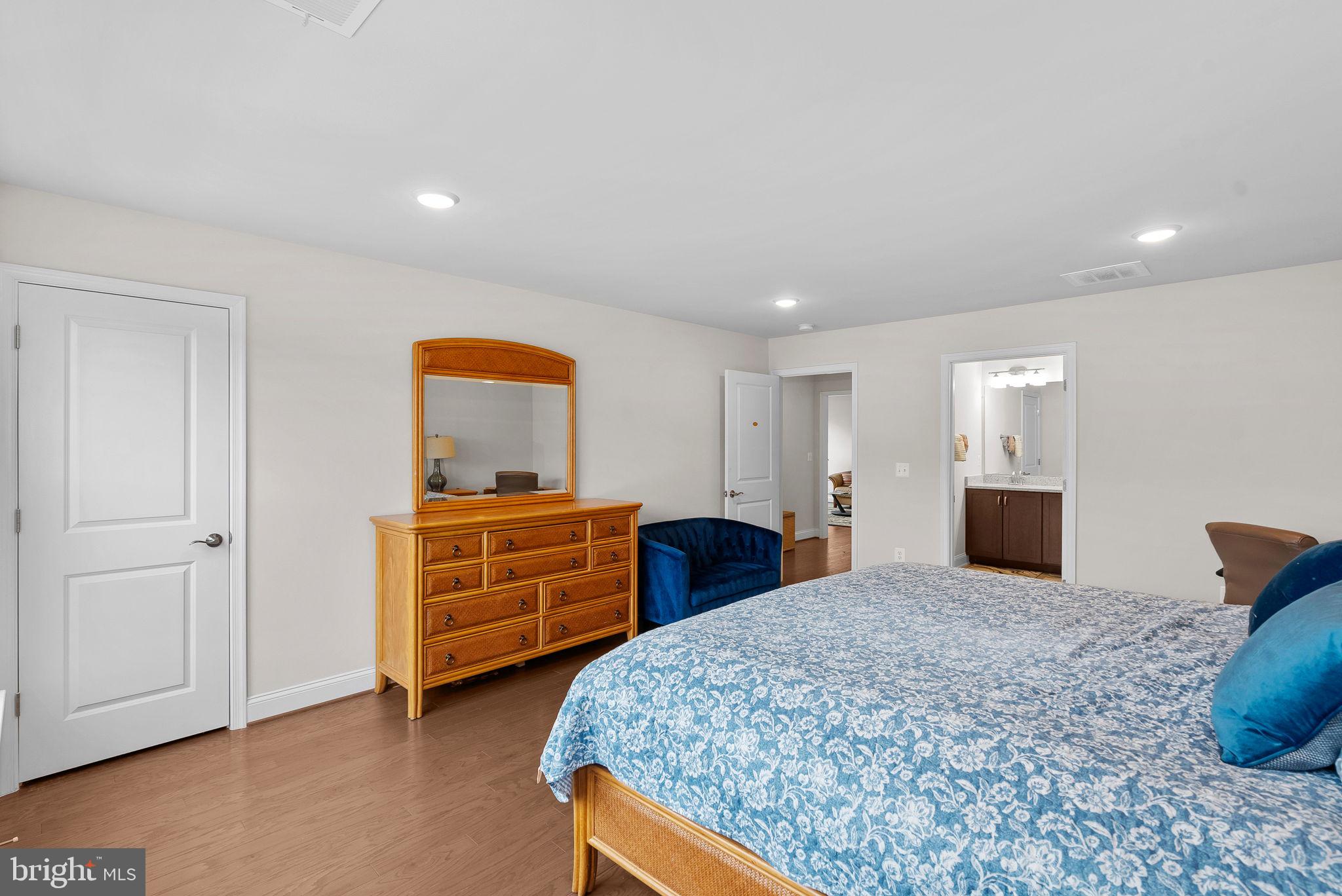 LEXINGTON 7 - Residential