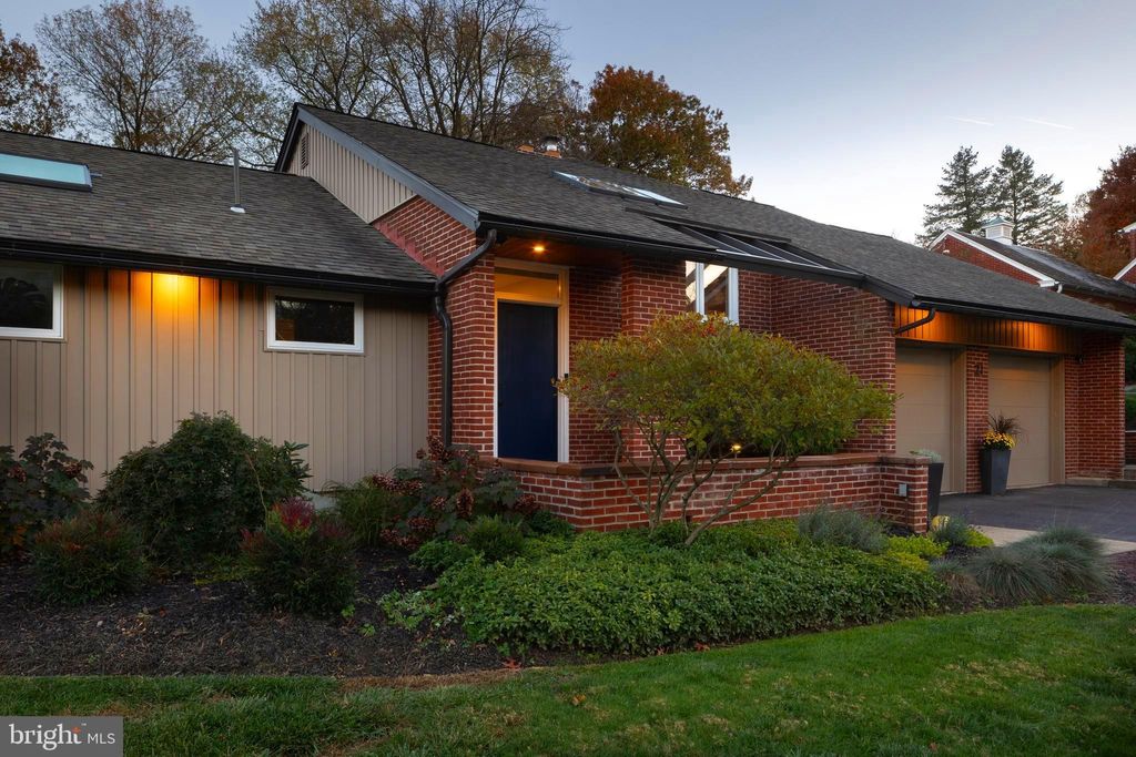 Photo of 21 N Bausman Drive, Lancaster, PA 17603 (MLS # PALA2043314)