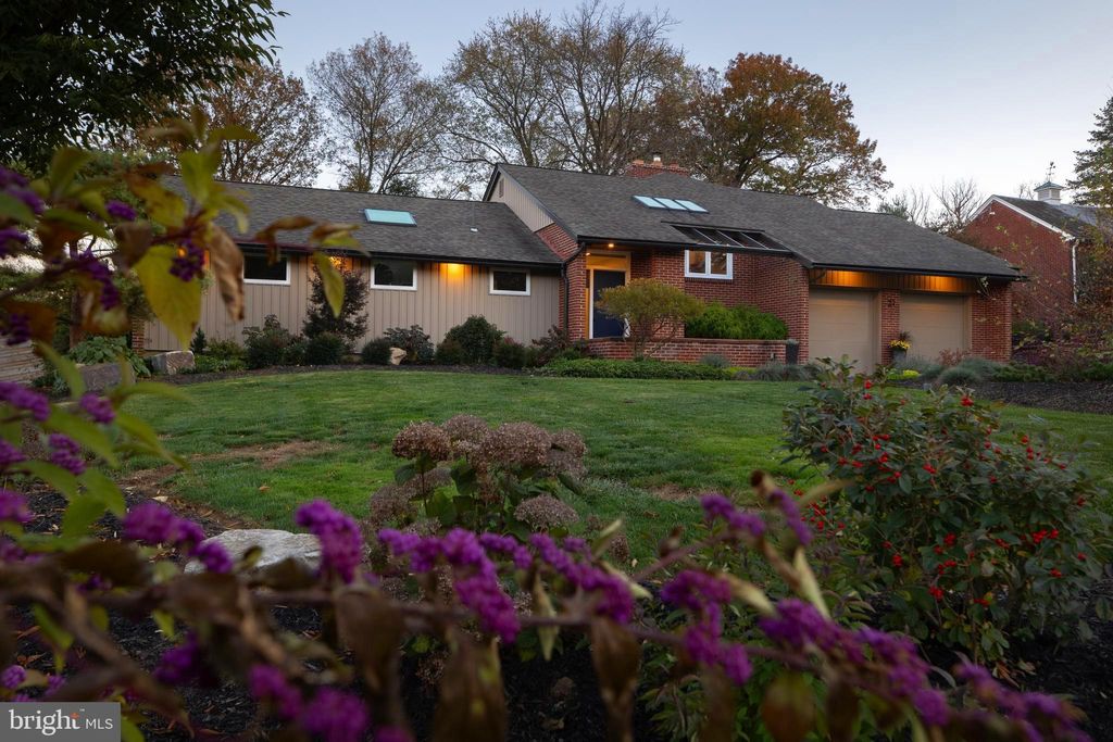 Photo of 21 N Bausman Drive, Lancaster, PA 17603 (MLS # PALA2043314)