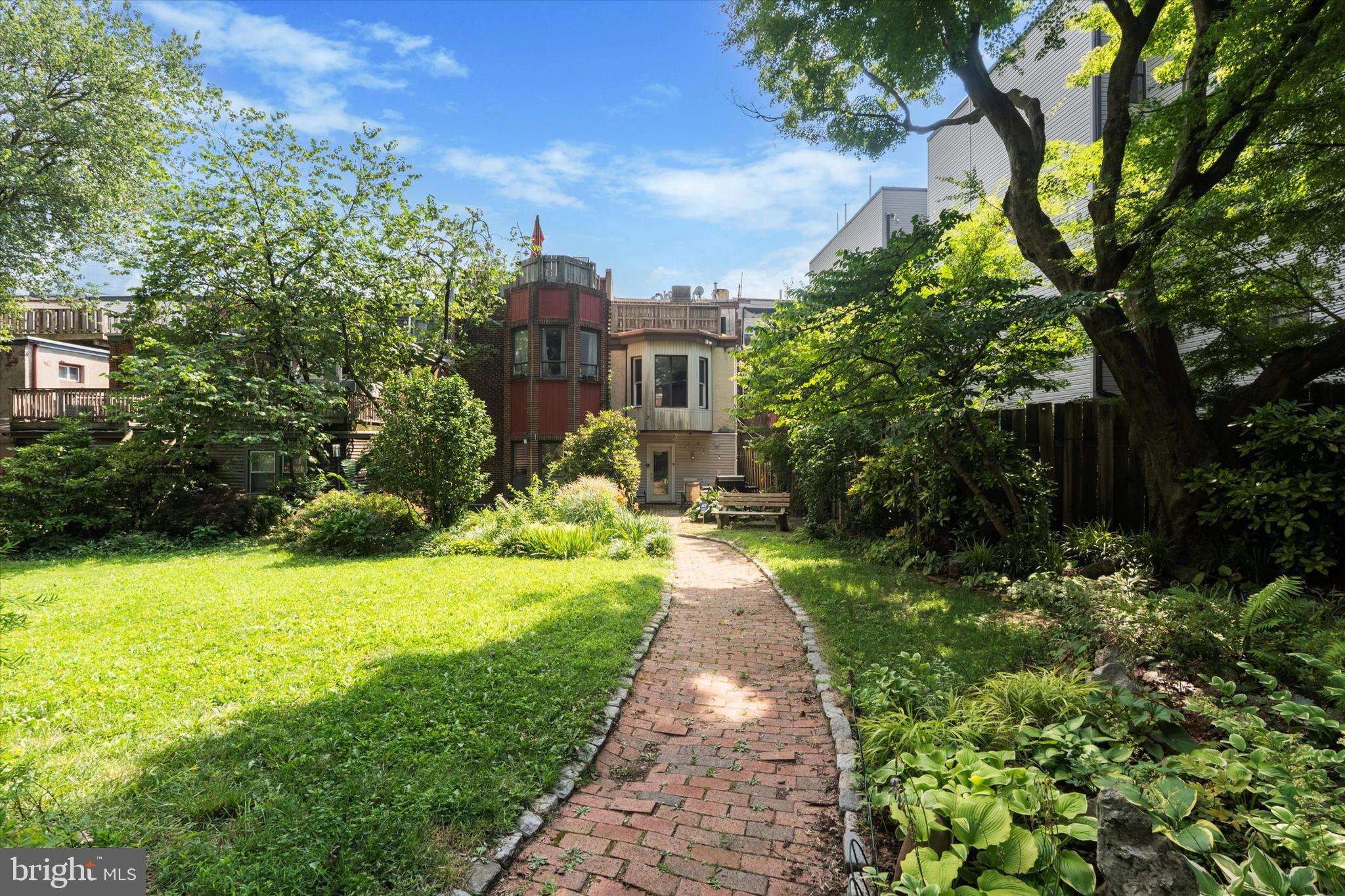 3725 LANCASTER AVENUE