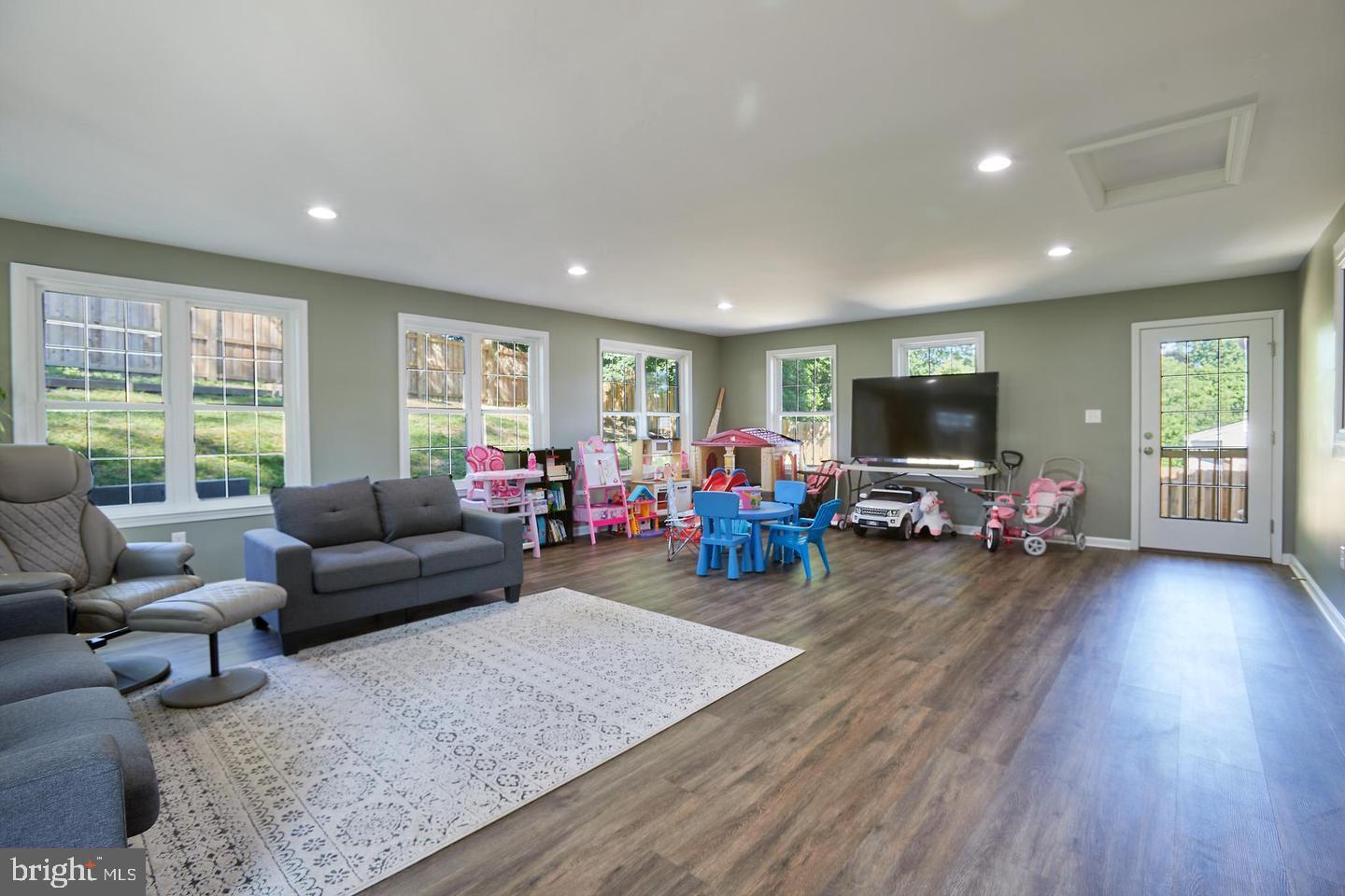 EAST SPRINGBROOK - Residential