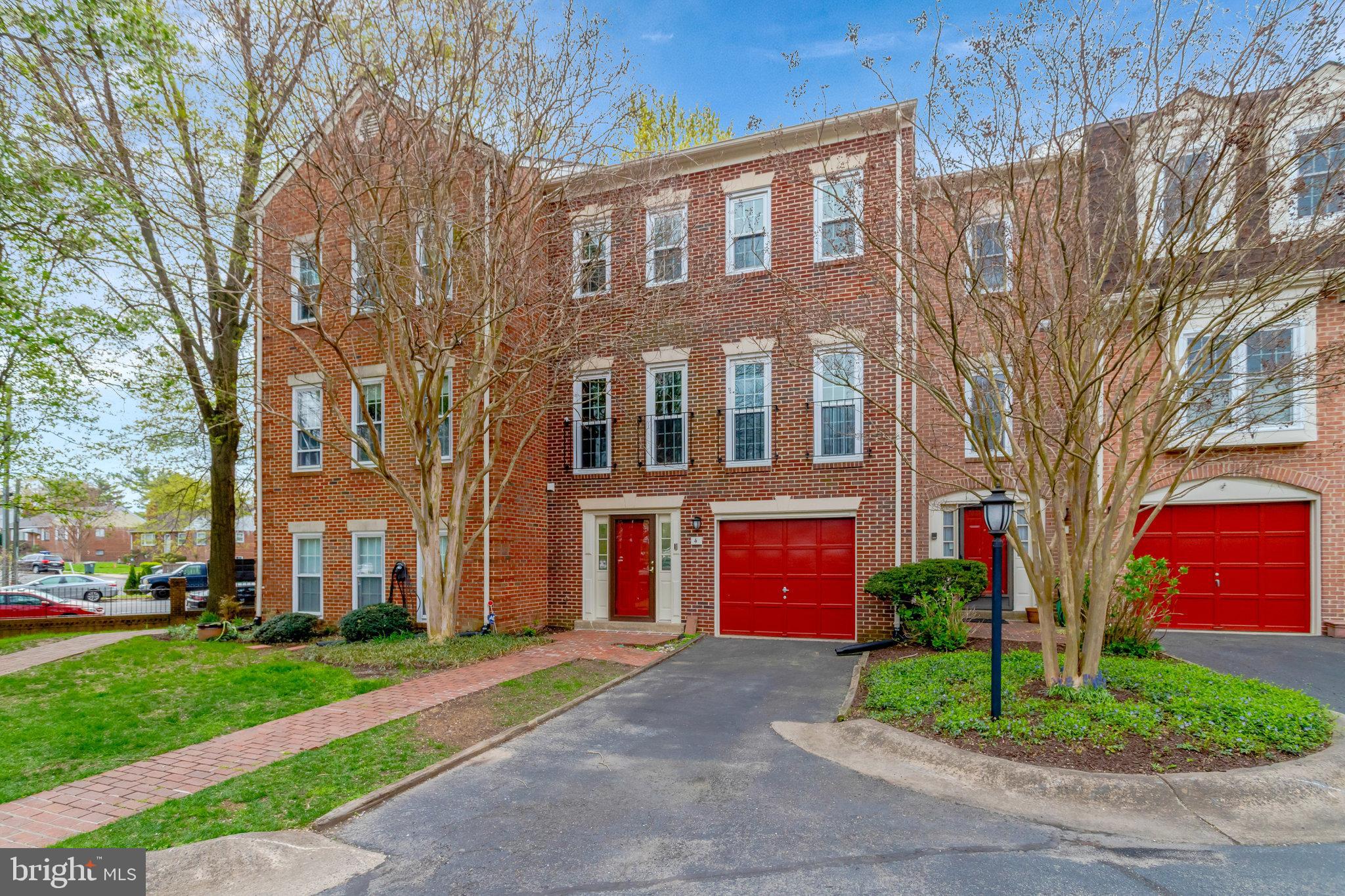 MANCHESTER SQUARE - Residential Lease