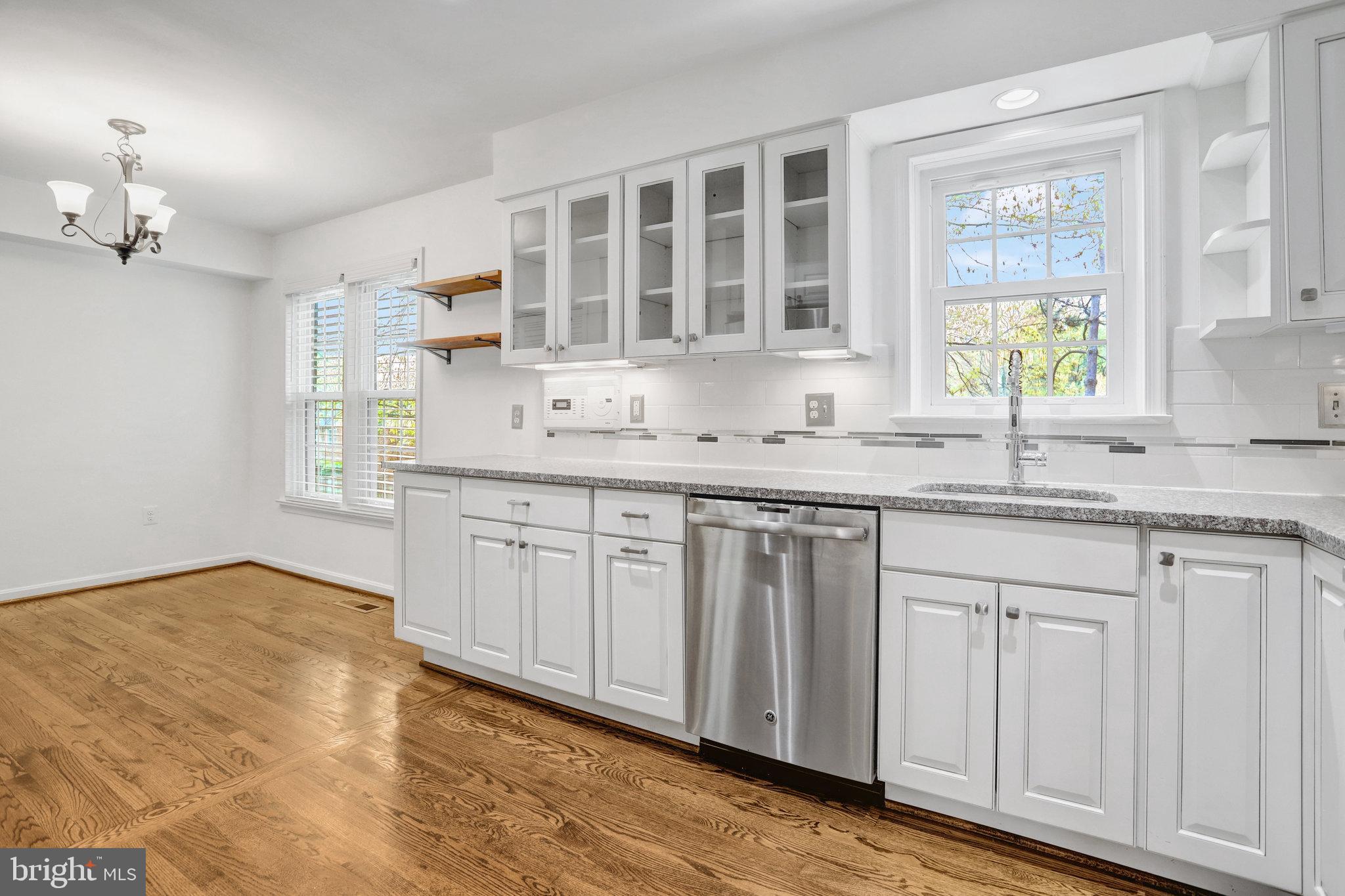 MANCHESTER SQUARE - Residential Lease