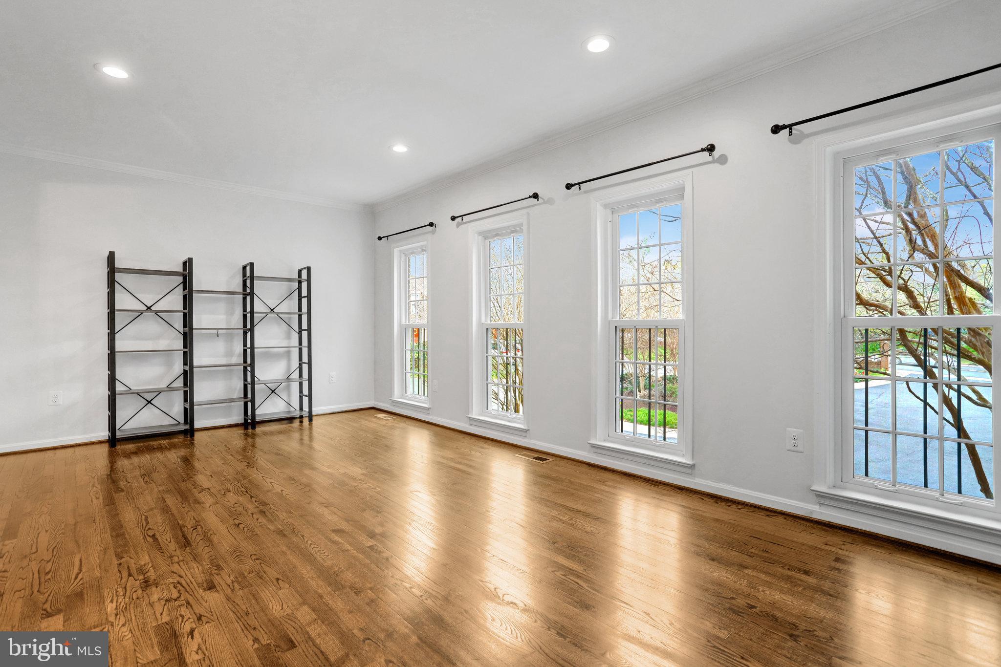 MANCHESTER SQUARE - Residential Lease