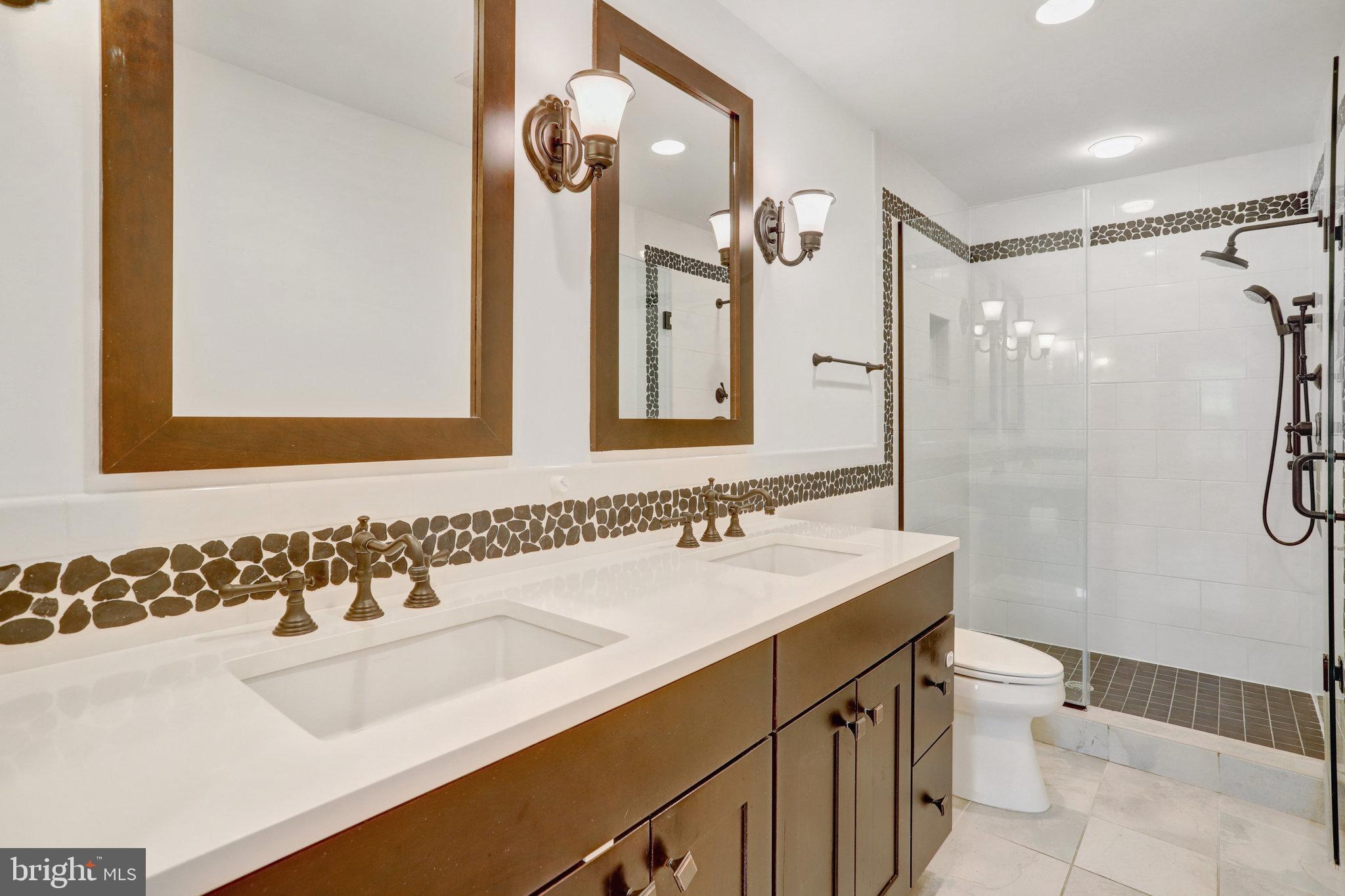 MANCHESTER SQUARE - Residential Lease