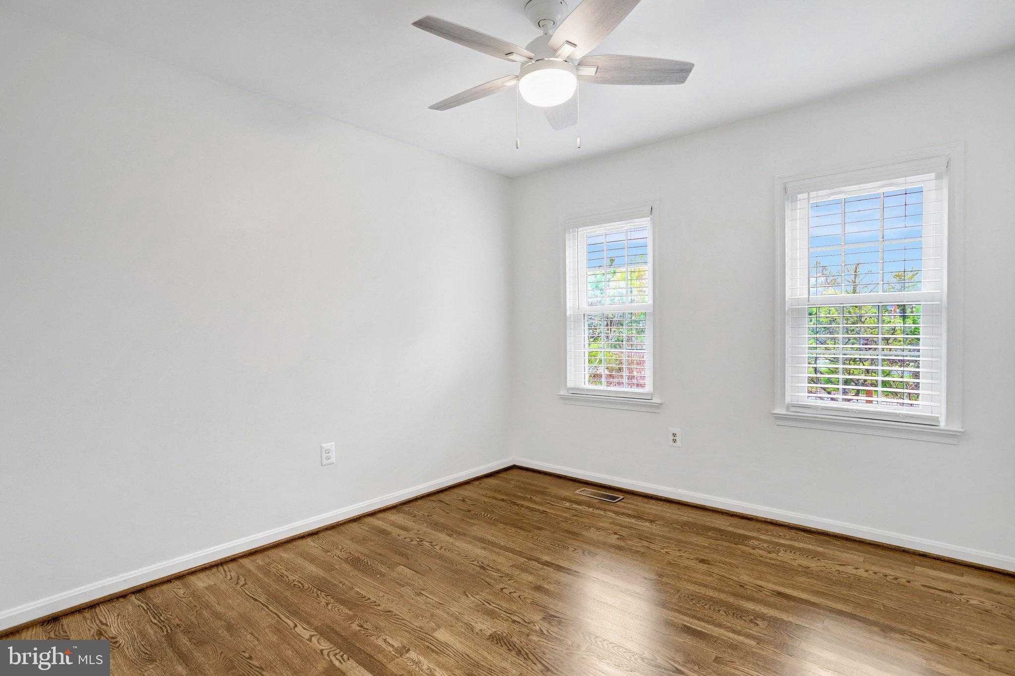 MANCHESTER SQUARE - Residential Lease