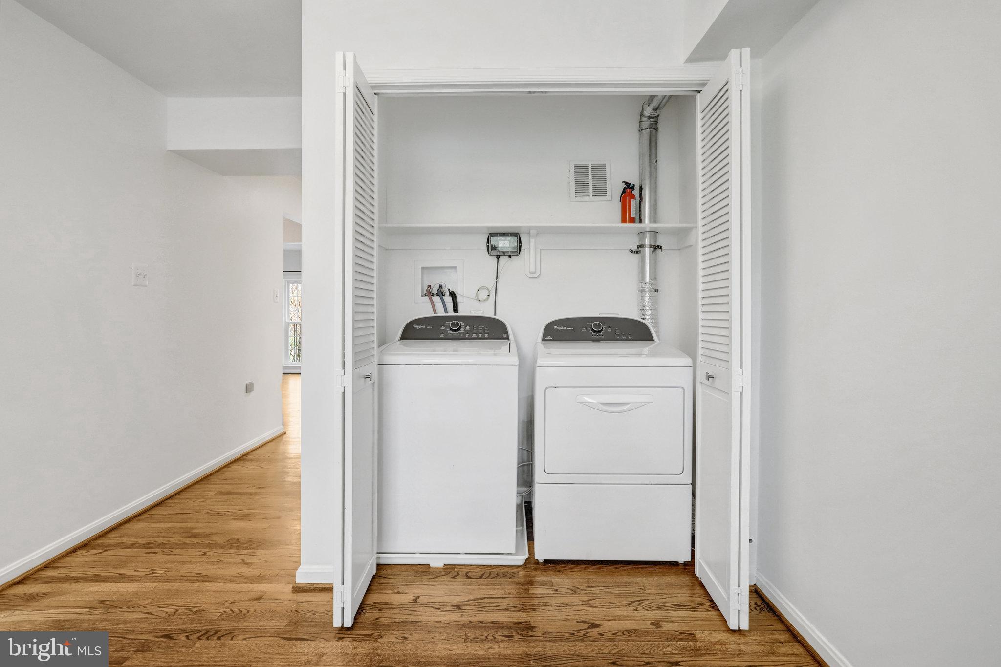 MANCHESTER SQUARE - Residential Lease