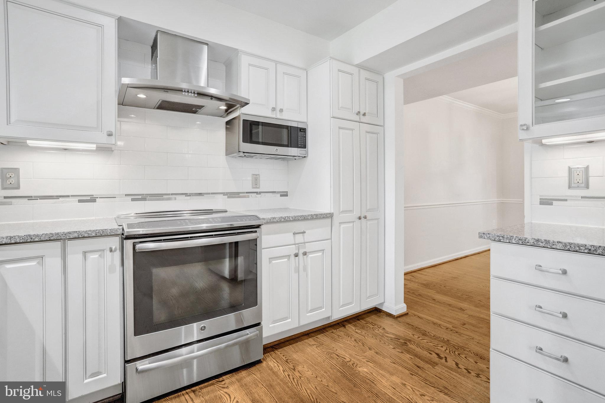 MANCHESTER SQUARE - Residential Lease