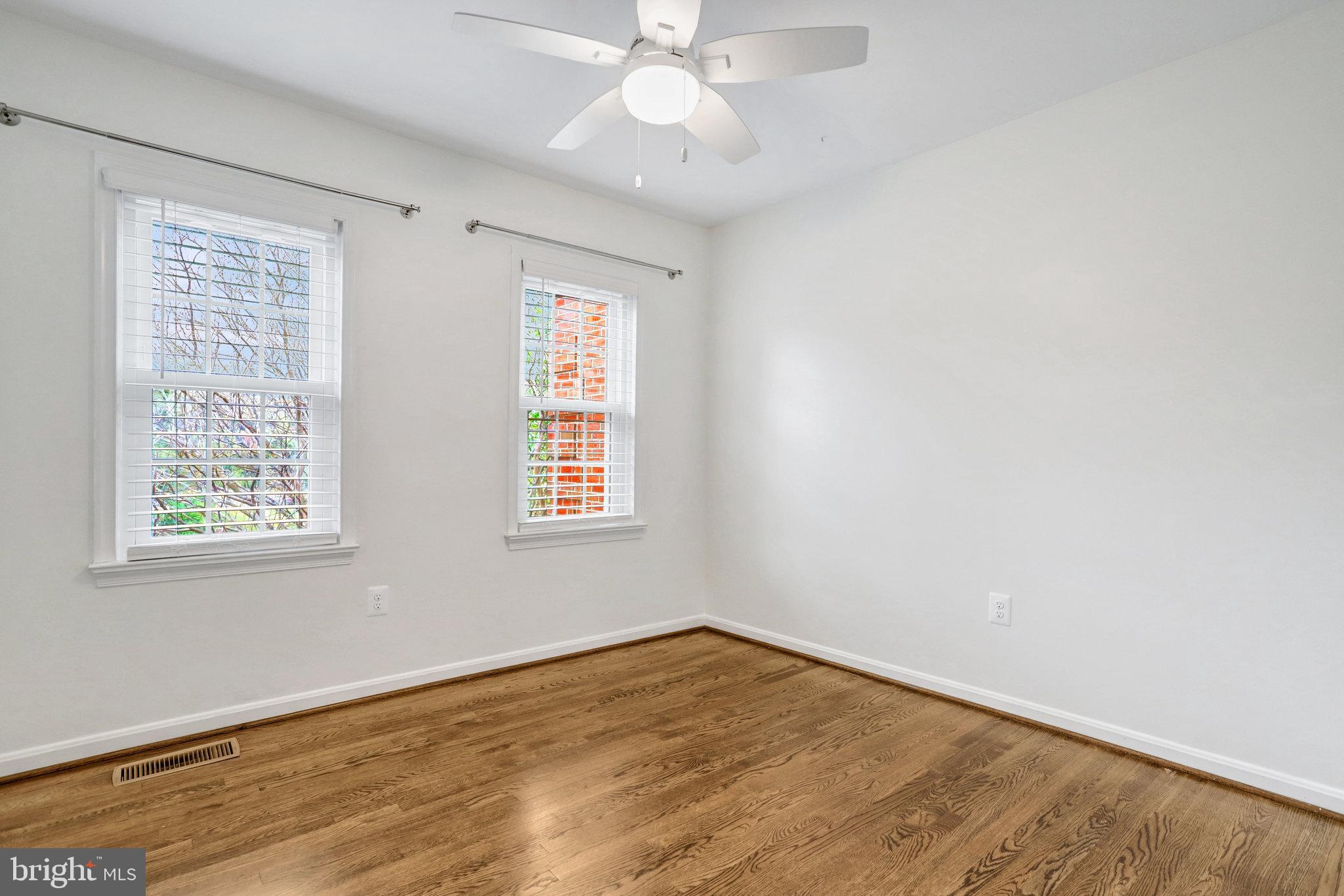 MANCHESTER SQUARE - Residential Lease