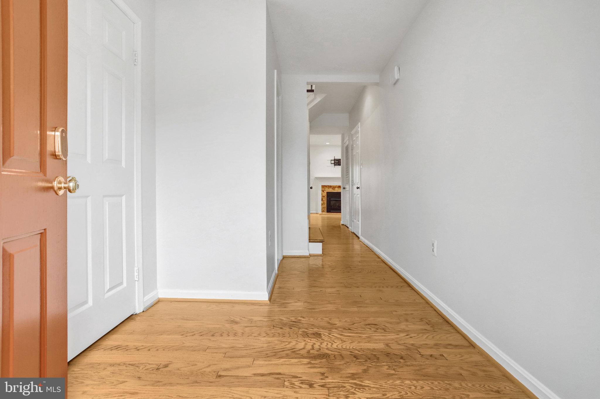 MANCHESTER SQUARE - Residential Lease