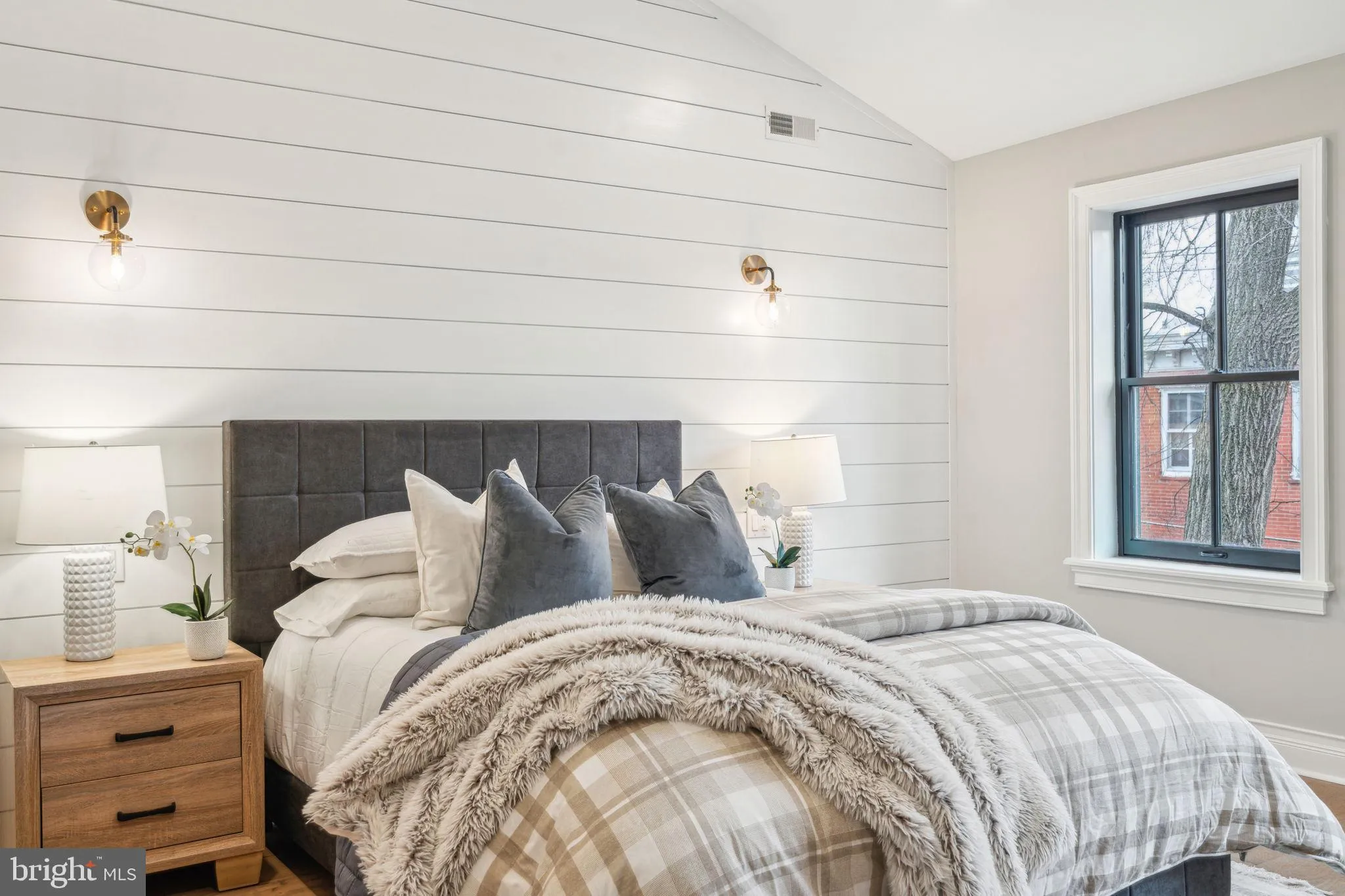 Philadelphia, Pennsylvania 19130, United States, 4 Bedrooms Bedrooms, ,4 BathroomsBathrooms,Residential,Pending,79539