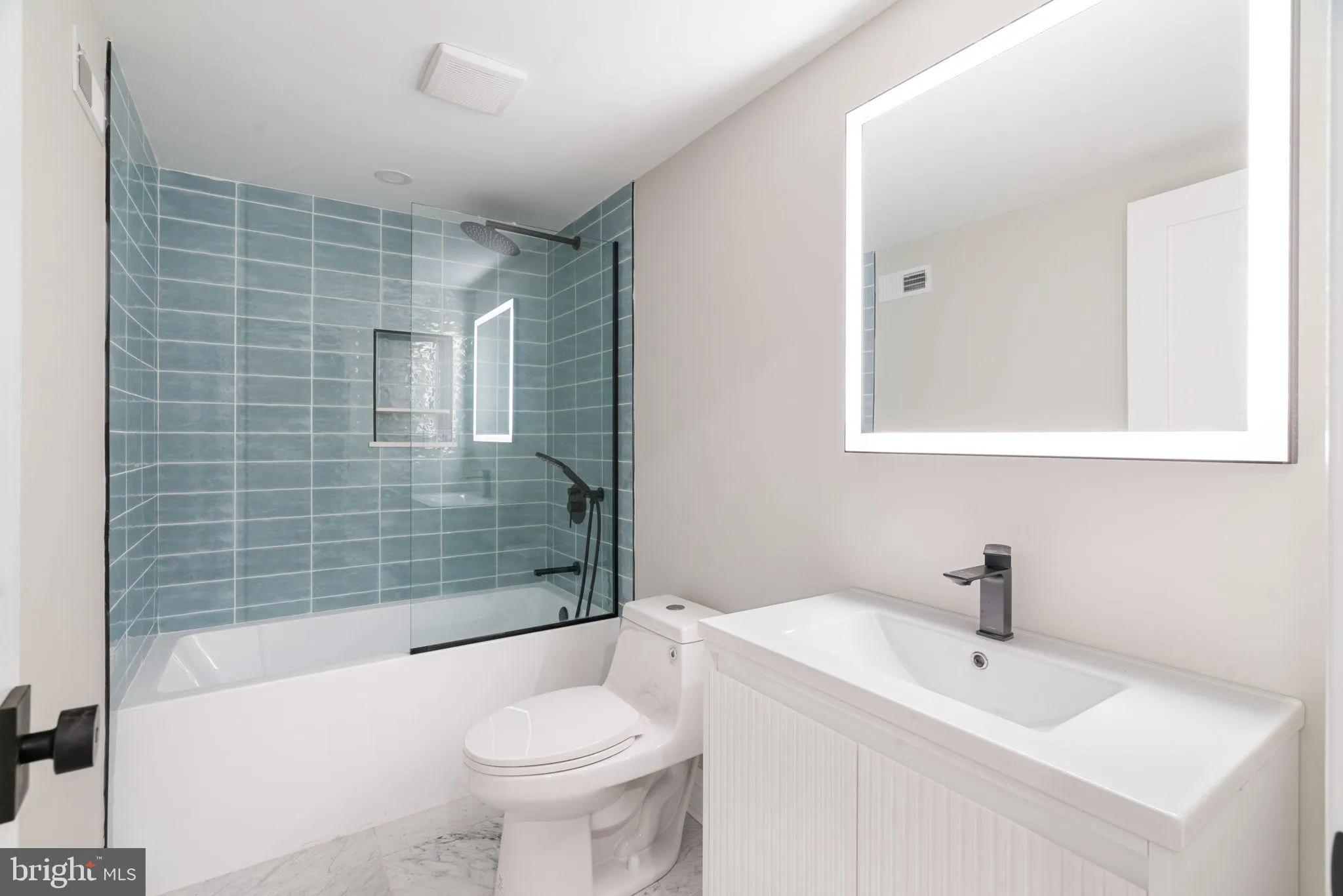 Philadelphia, Pennsylvania 19130, United States, 4 Bedrooms Bedrooms, ,4 BathroomsBathrooms,Residential,Pending,79539