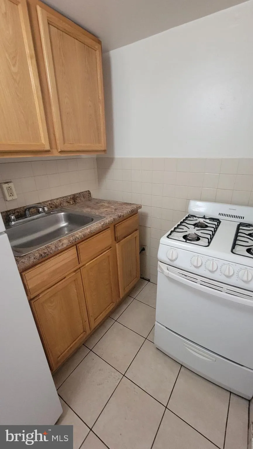 Philadelphia, Pennsylvania 19140, United States, ,2 BathroomsBathrooms,Residential,Contingent,25451