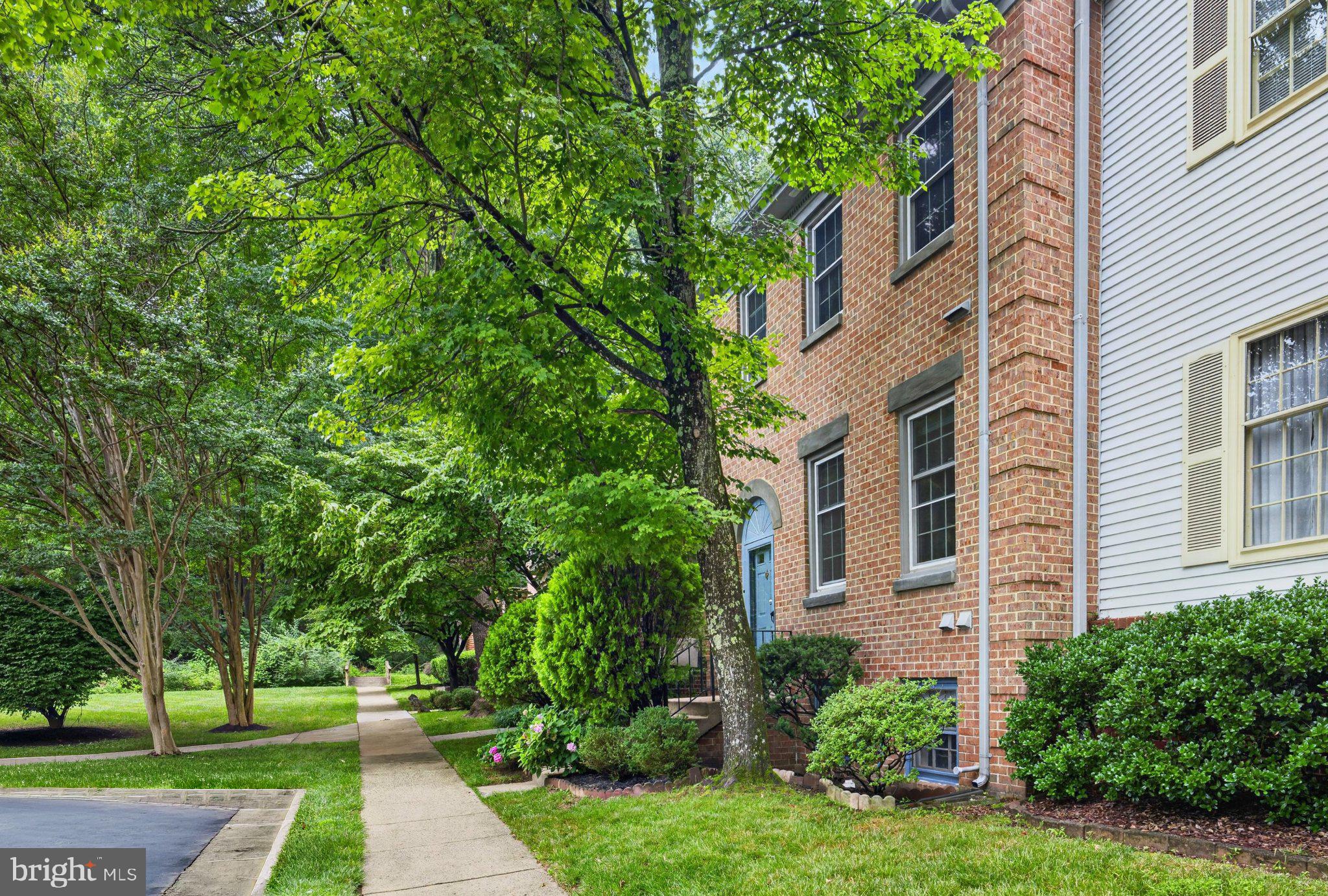 2836 KELLY SQUARE