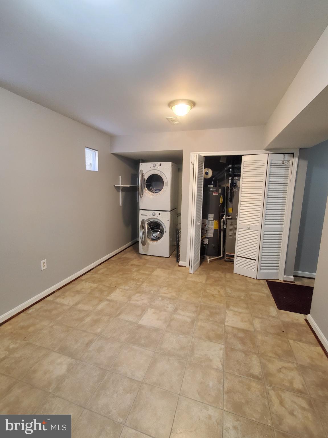 HIGHLANDS OF WARRENTON PHASE 1 - Residential Lease