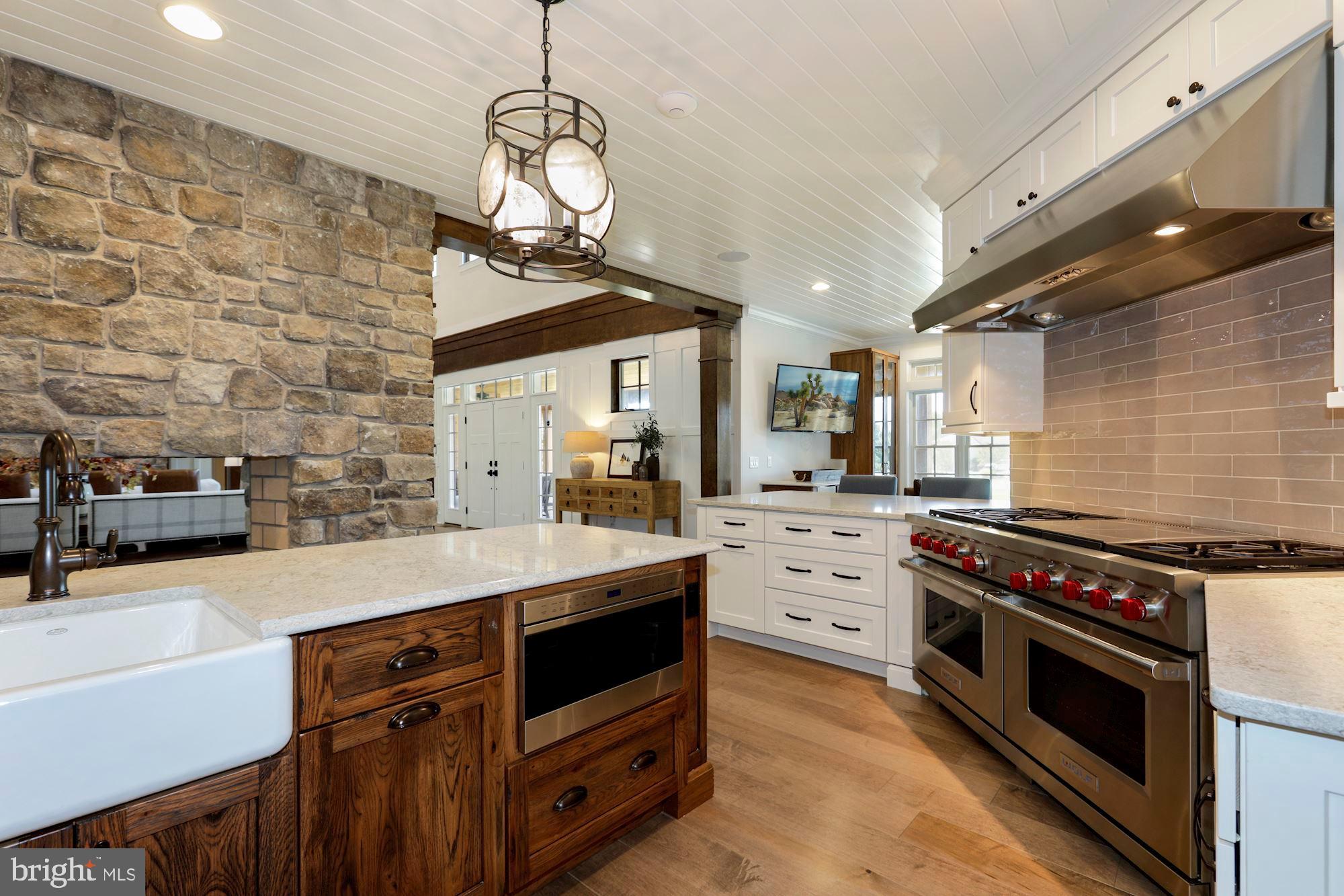 WOLFE POINTE - Residential