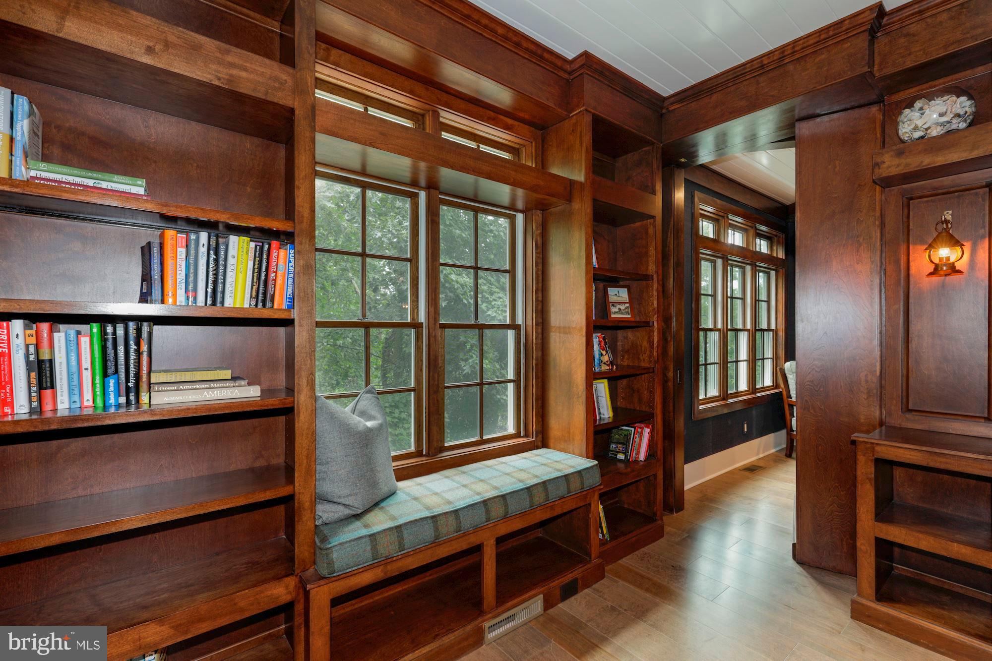 WOLFE POINTE - Residential